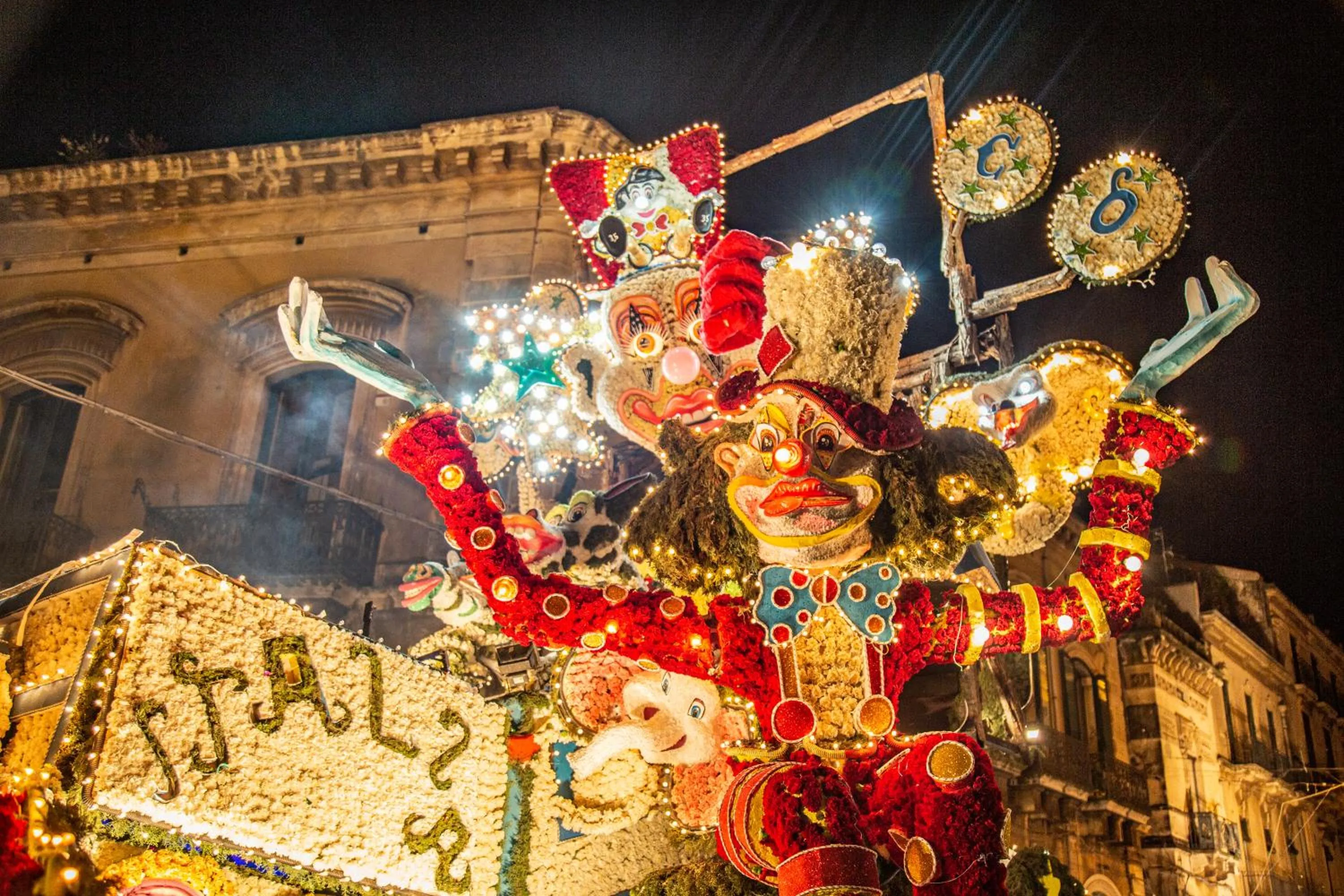 Evening entertainment in Grande Albergo Maugeri