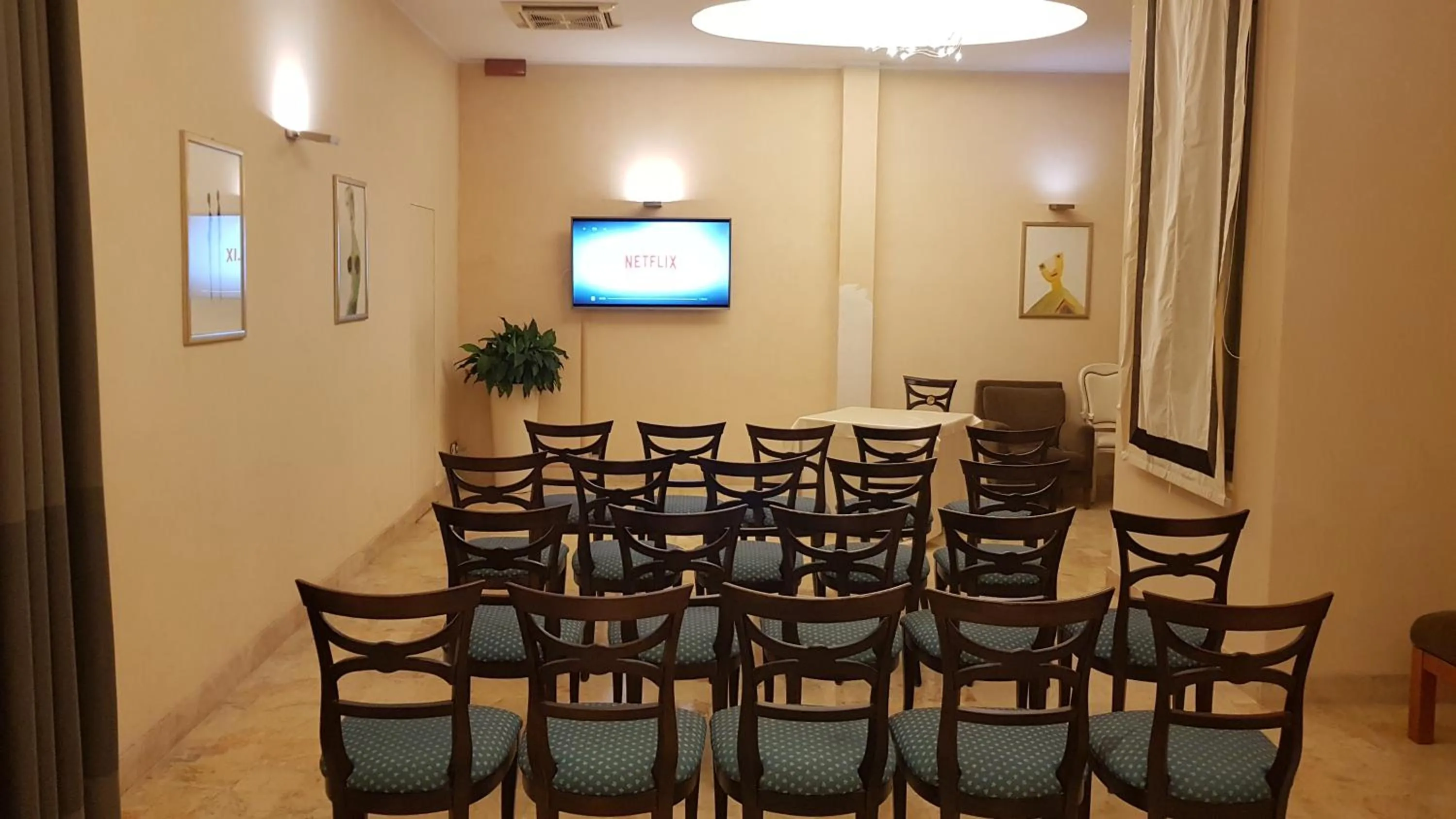 TV and multimedia in Riviera Hotel