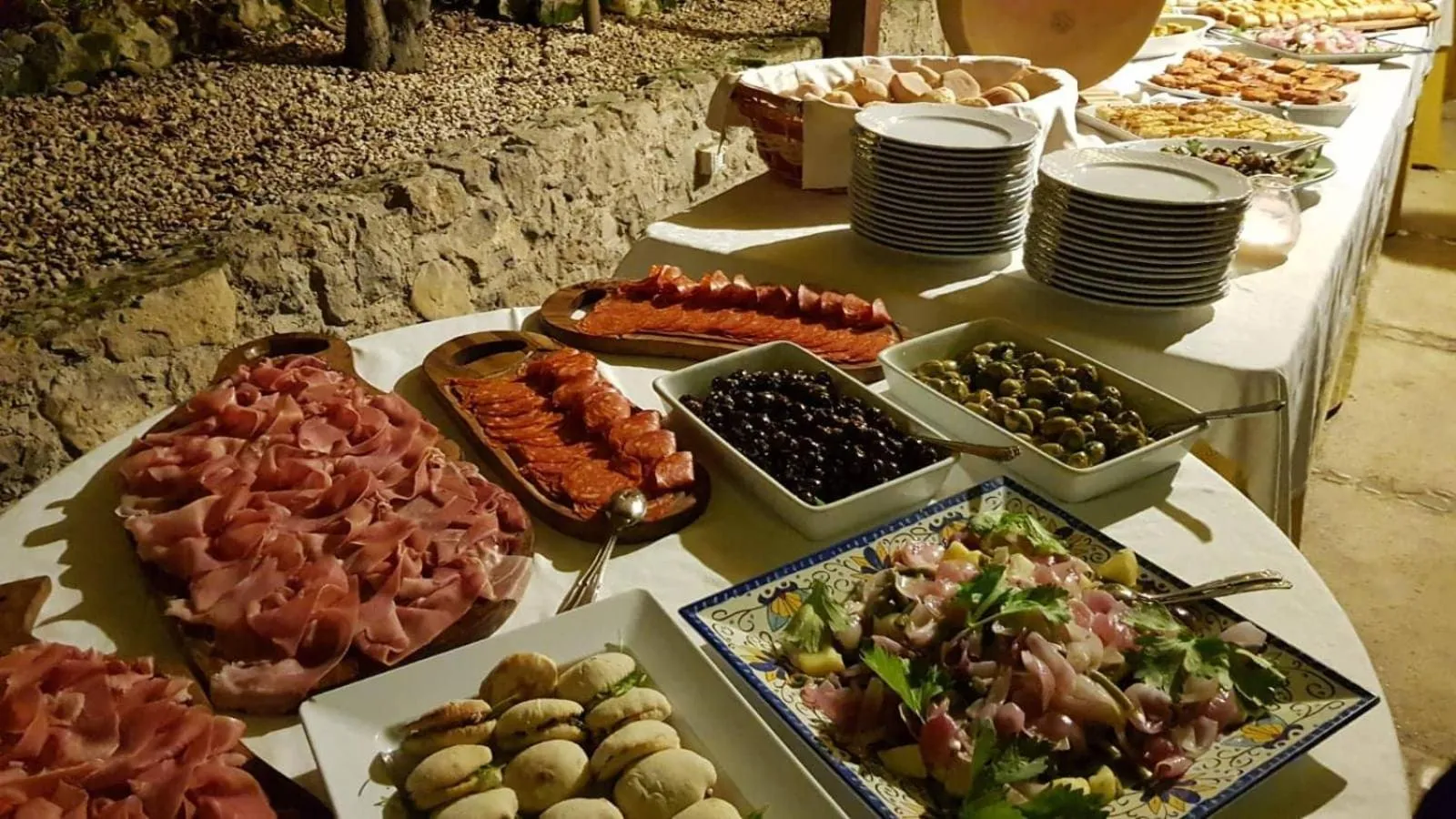 Food and drinks in Riviera Hotel