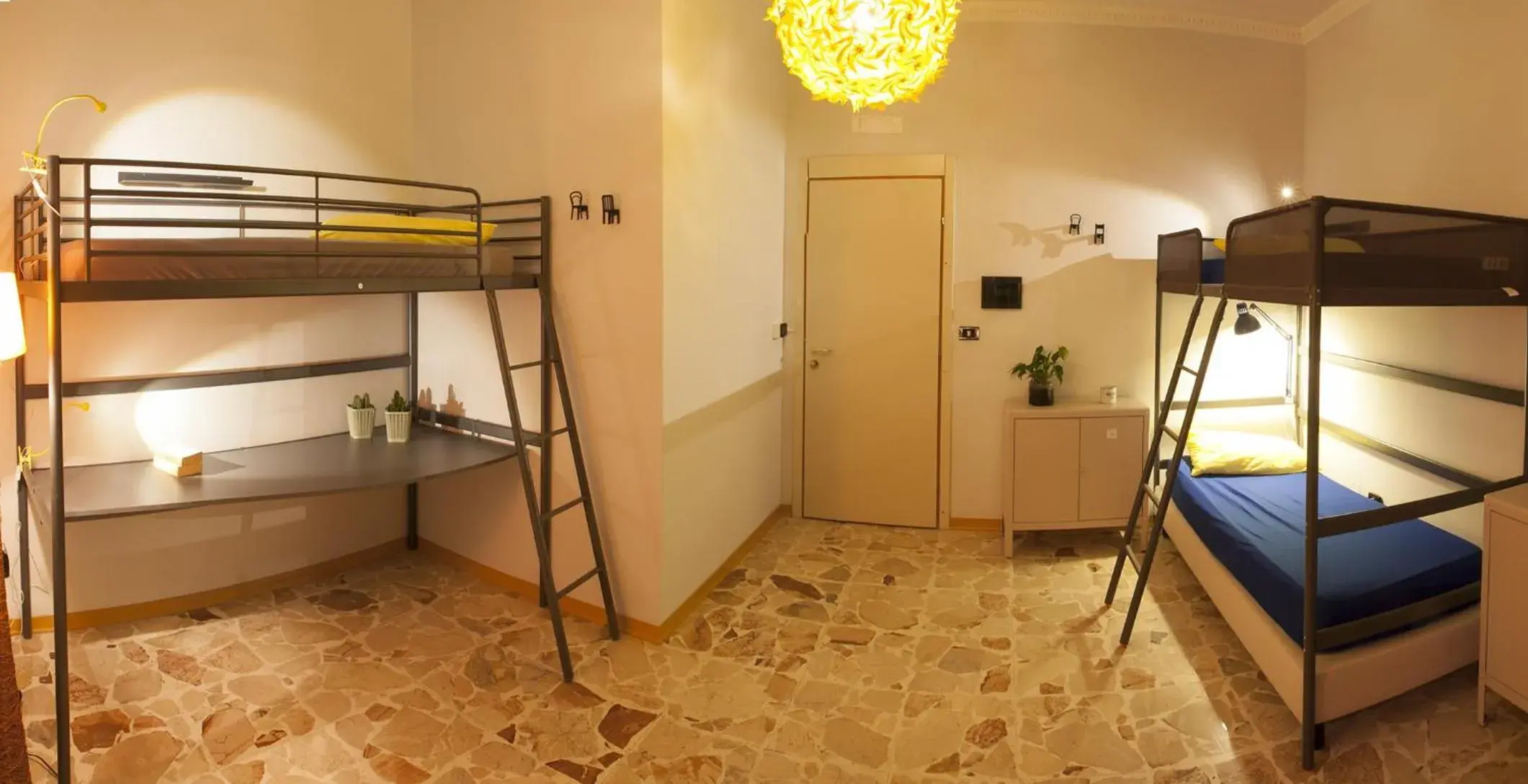 Bed in 6-Bed Mixed Dormitory Room with Private Bathroom in Ostello degli Elefanti Bed in 6-Bed Mixed Dormitory Room with Private Bathroom in Ostello degli Elefanti