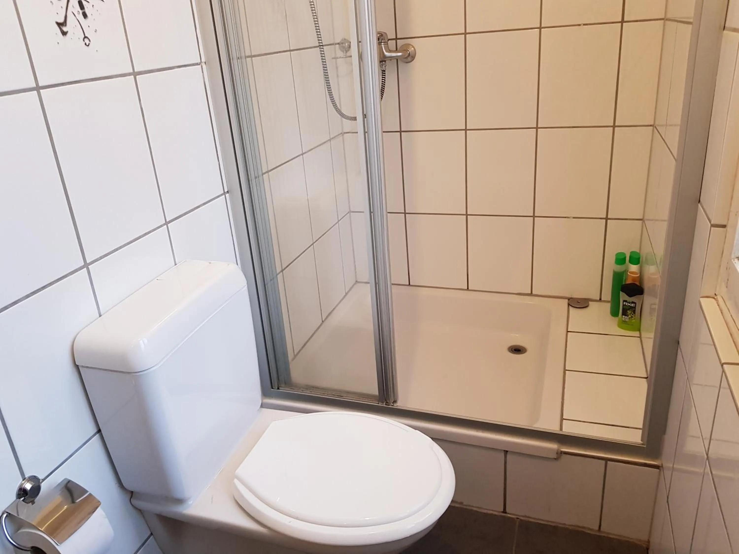 Bathroom in Bellpark Hostel