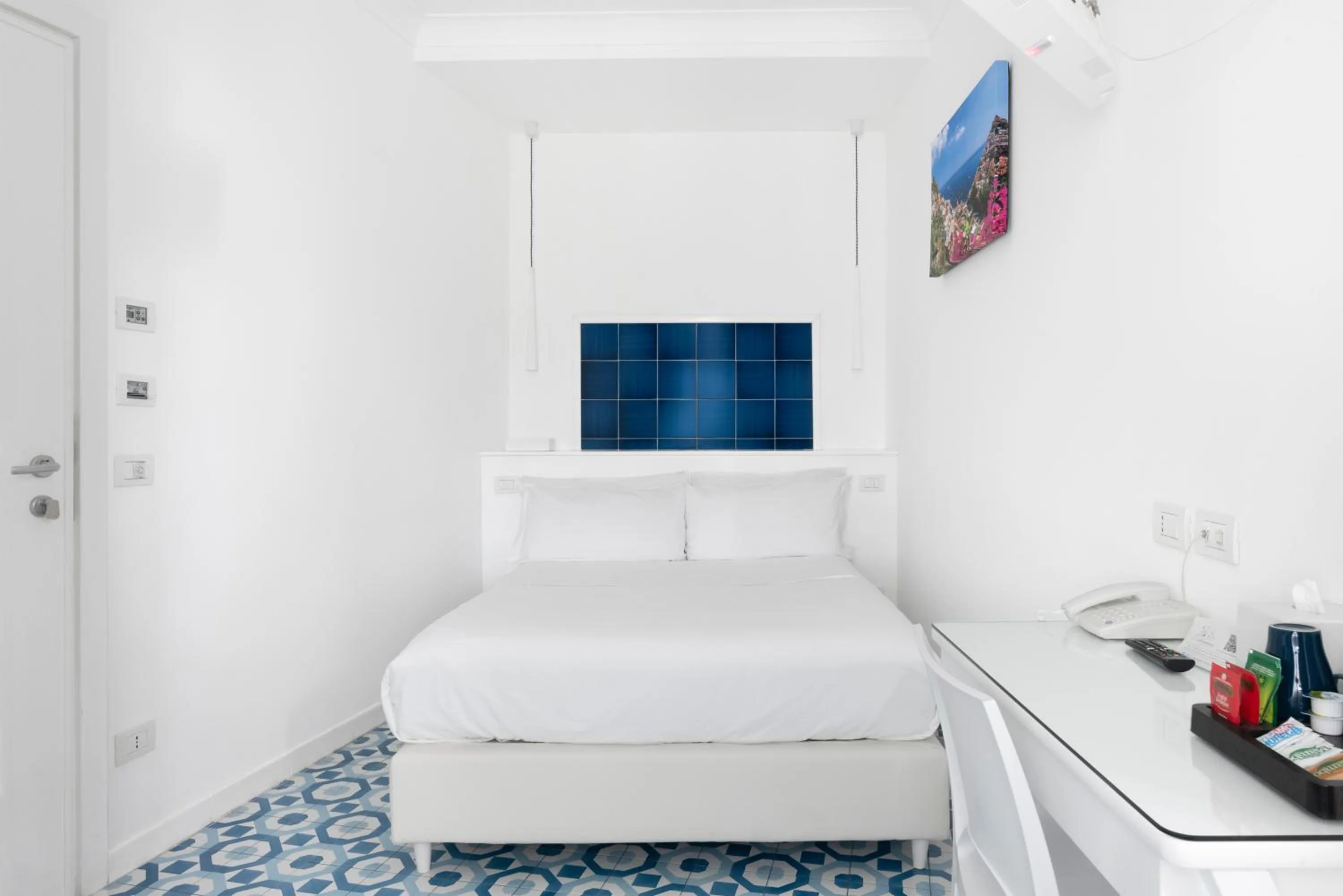 Bedroom, Bed in Hotel Bougainville