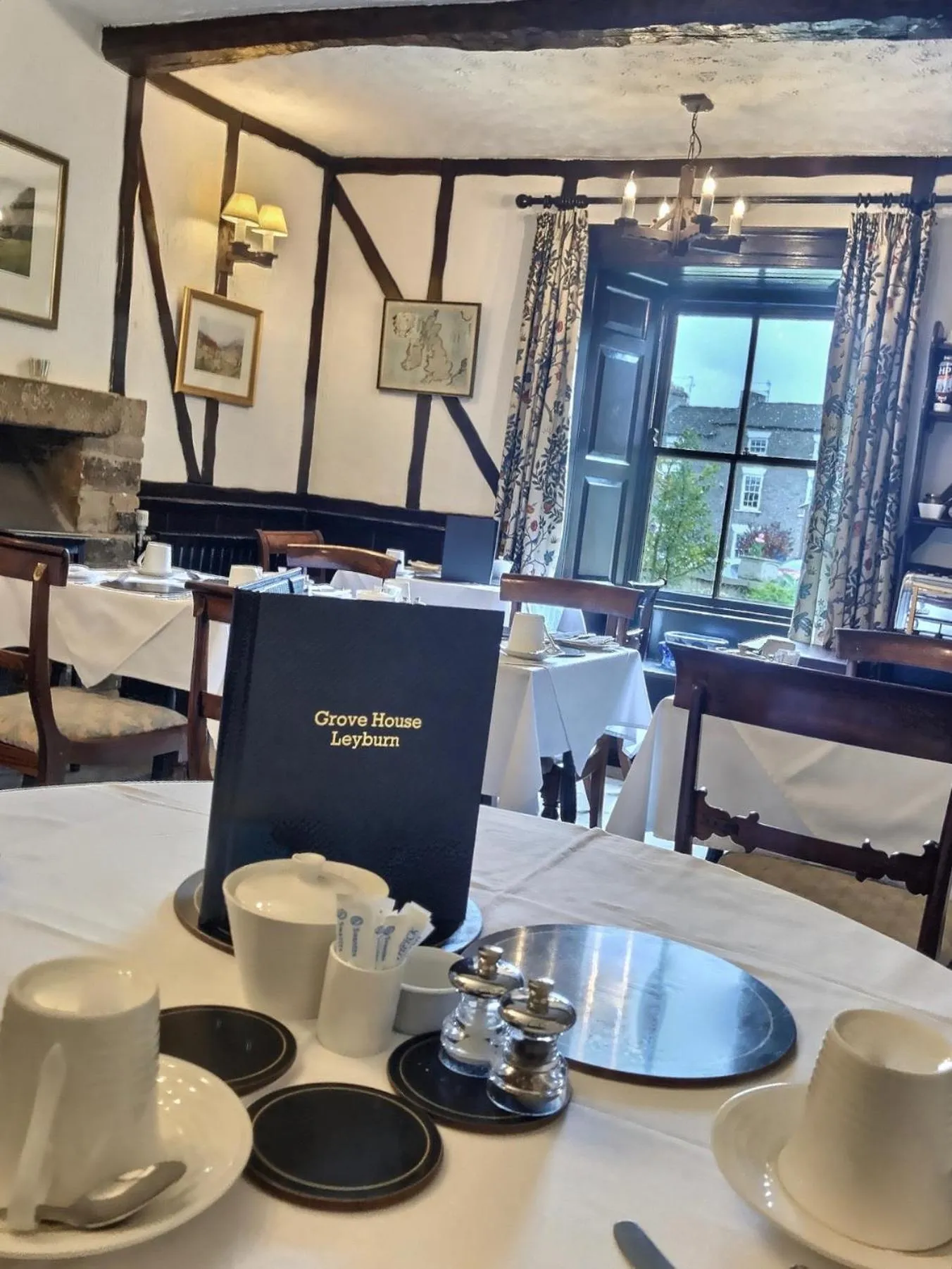 Restaurant/places to eat in Grove House