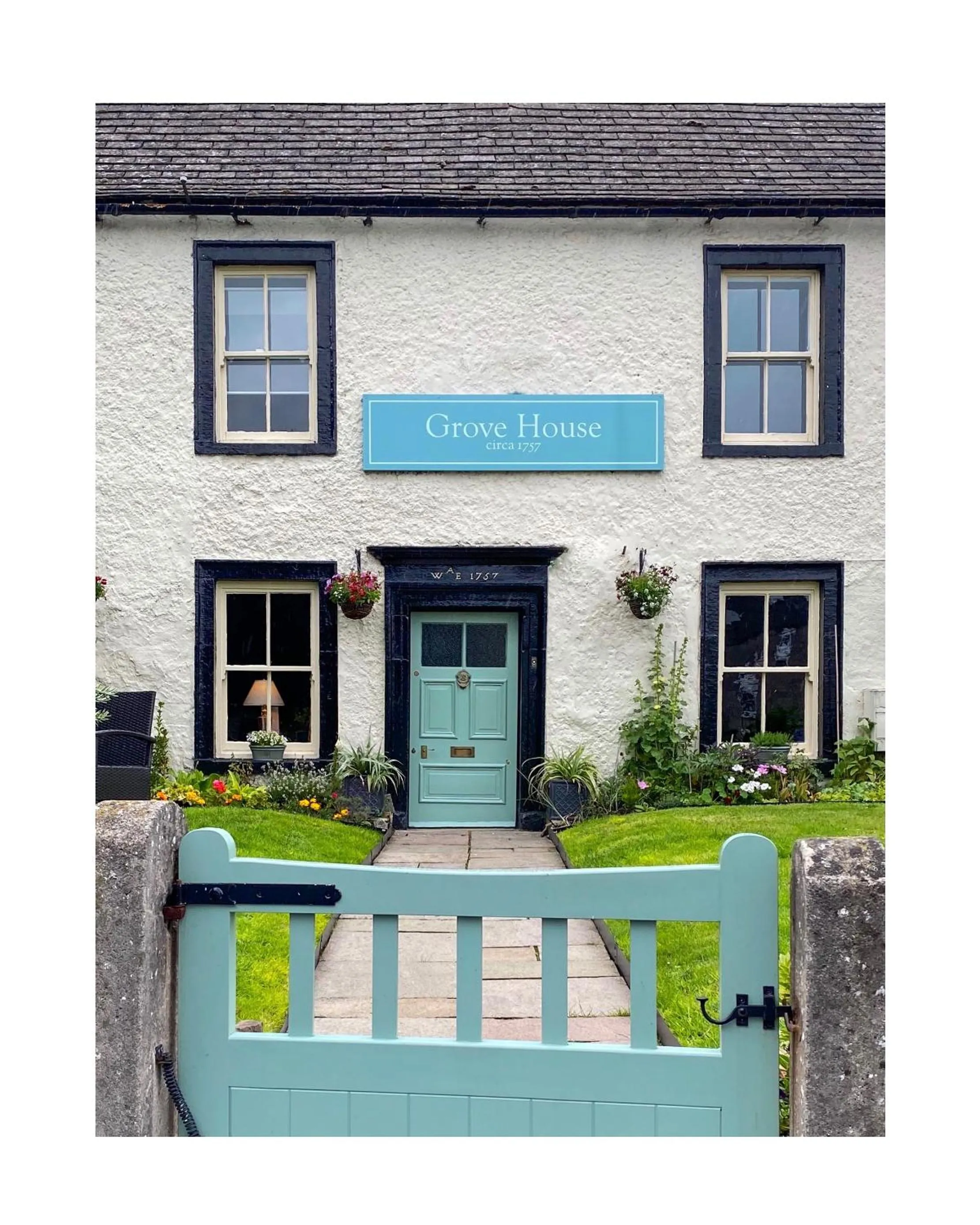 Facade/entrance in Grove House