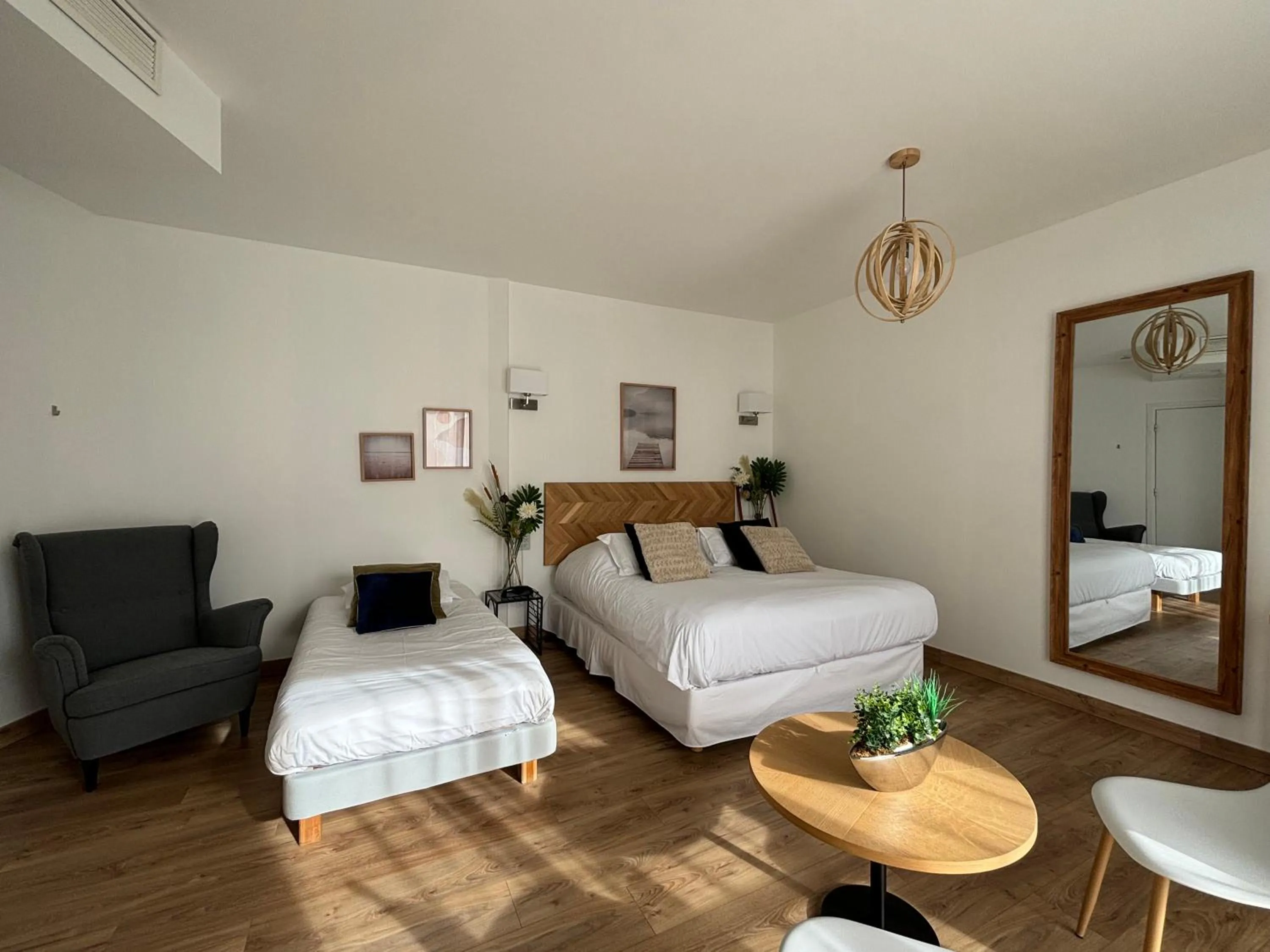 Bed in LA TOUR AUX CRABES près de la plage