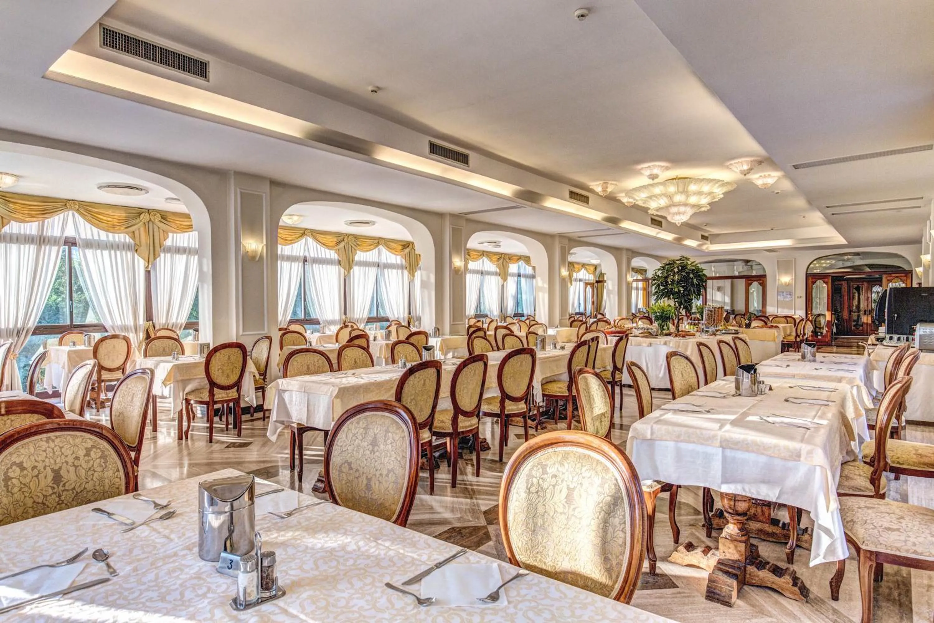 Restaurant/places to eat in Grand Hotel Hermitage