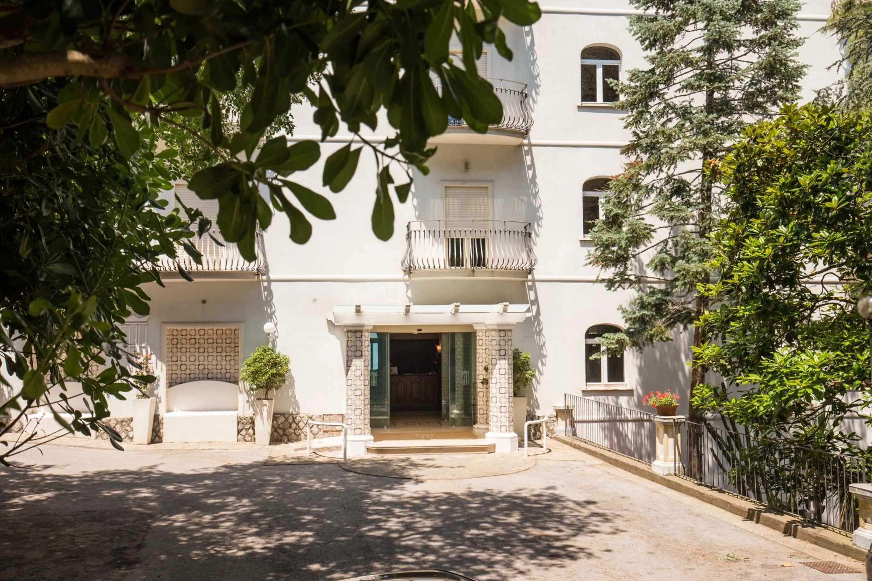 Facade/entrance in Grand Hotel Hermitage