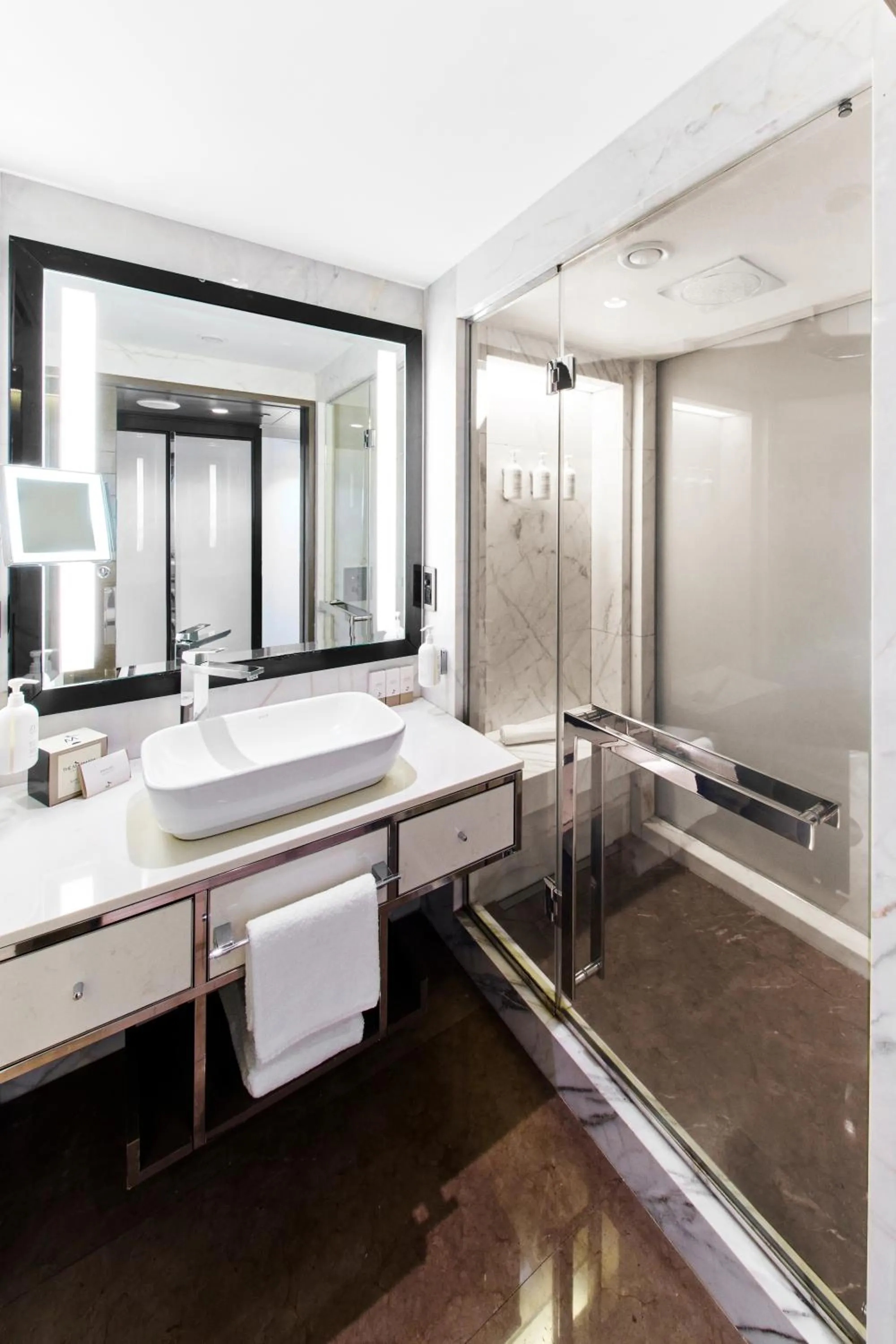 Shower in The Marmara Taksim