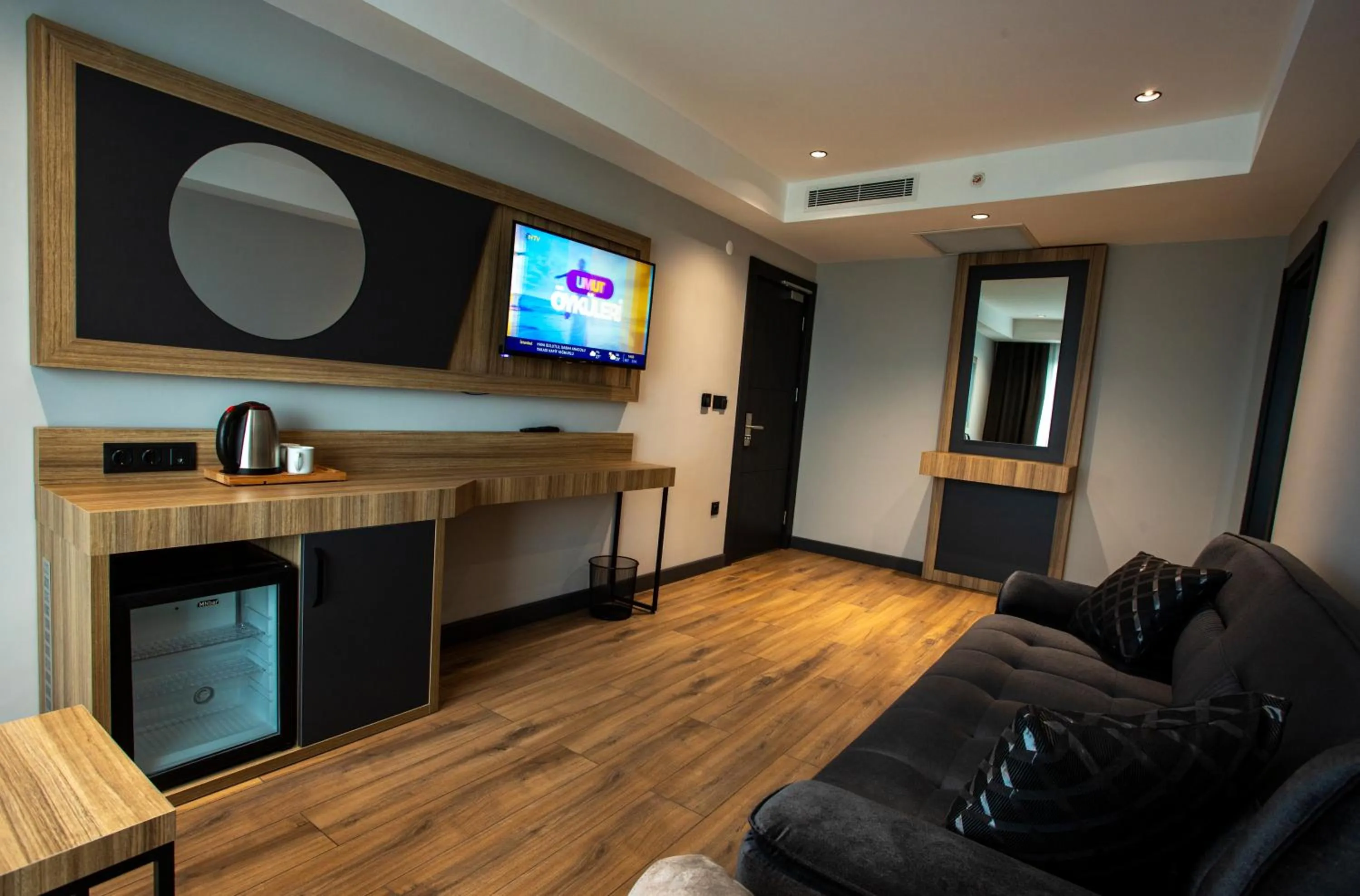 Communal lounge/ TV room in GÜRSOY EXCLUSIVE HOTEL