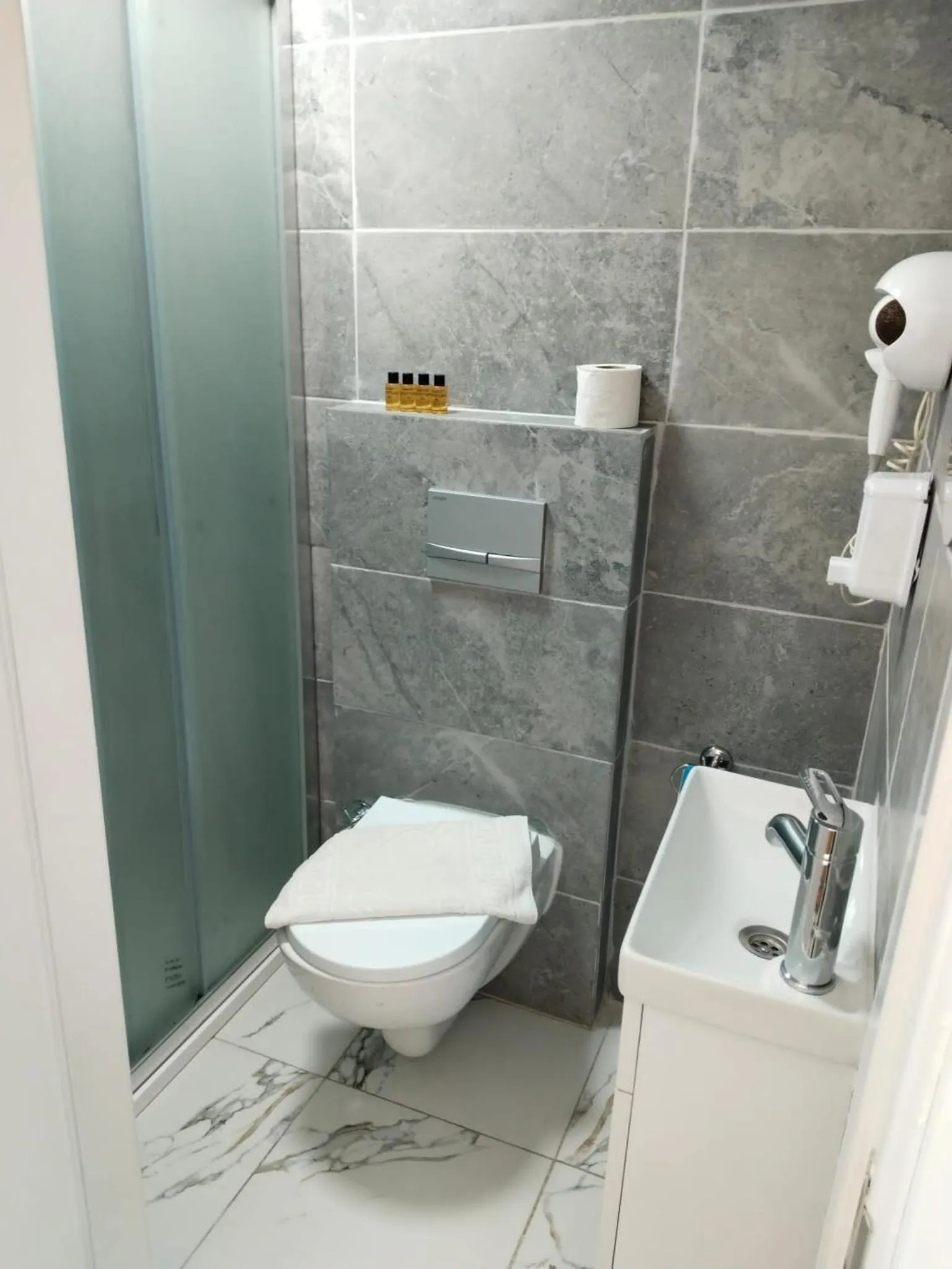 Shower in ALİBABAM APART OTEL