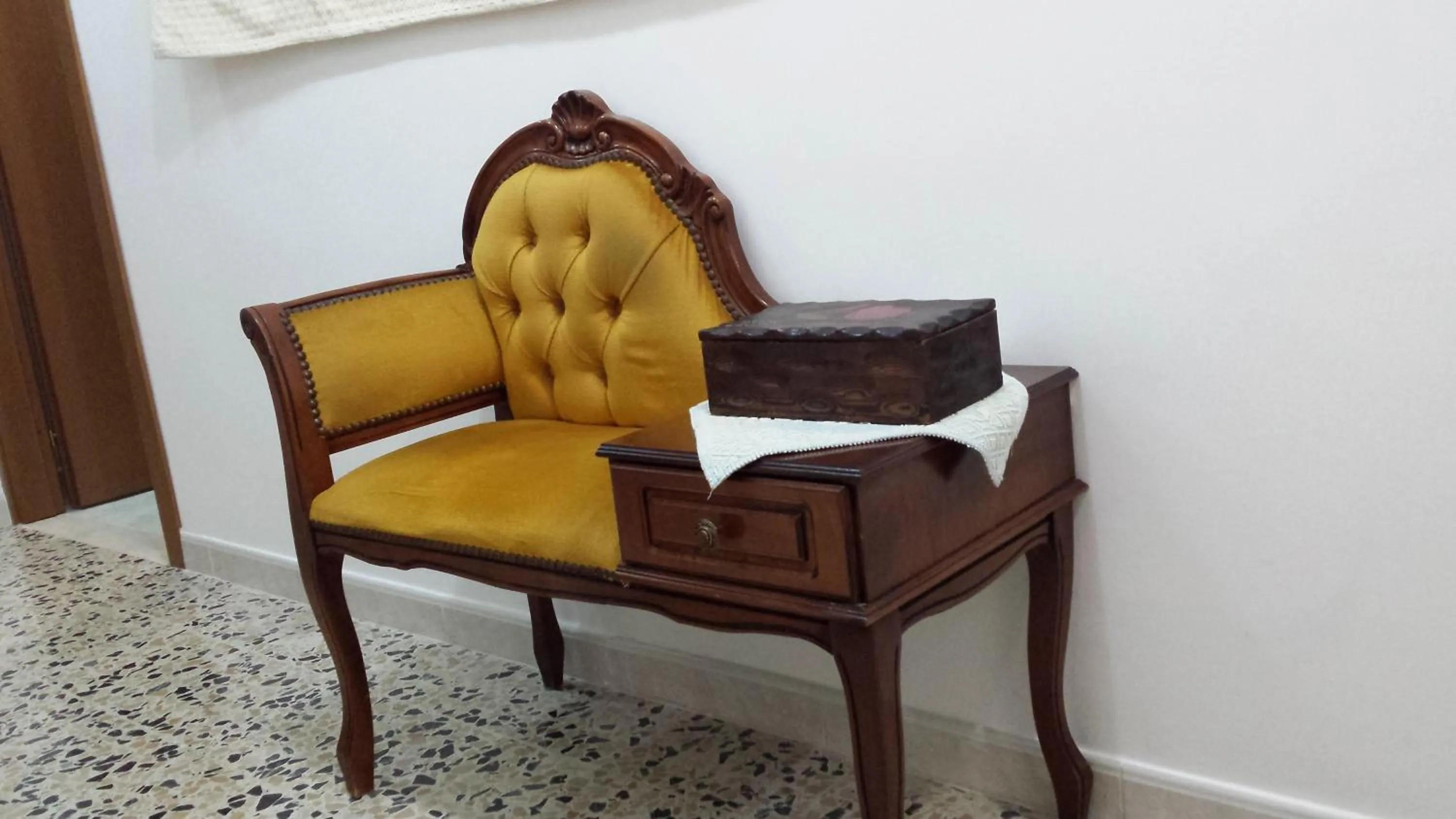 Decorative detail in B&B Santa Gilla