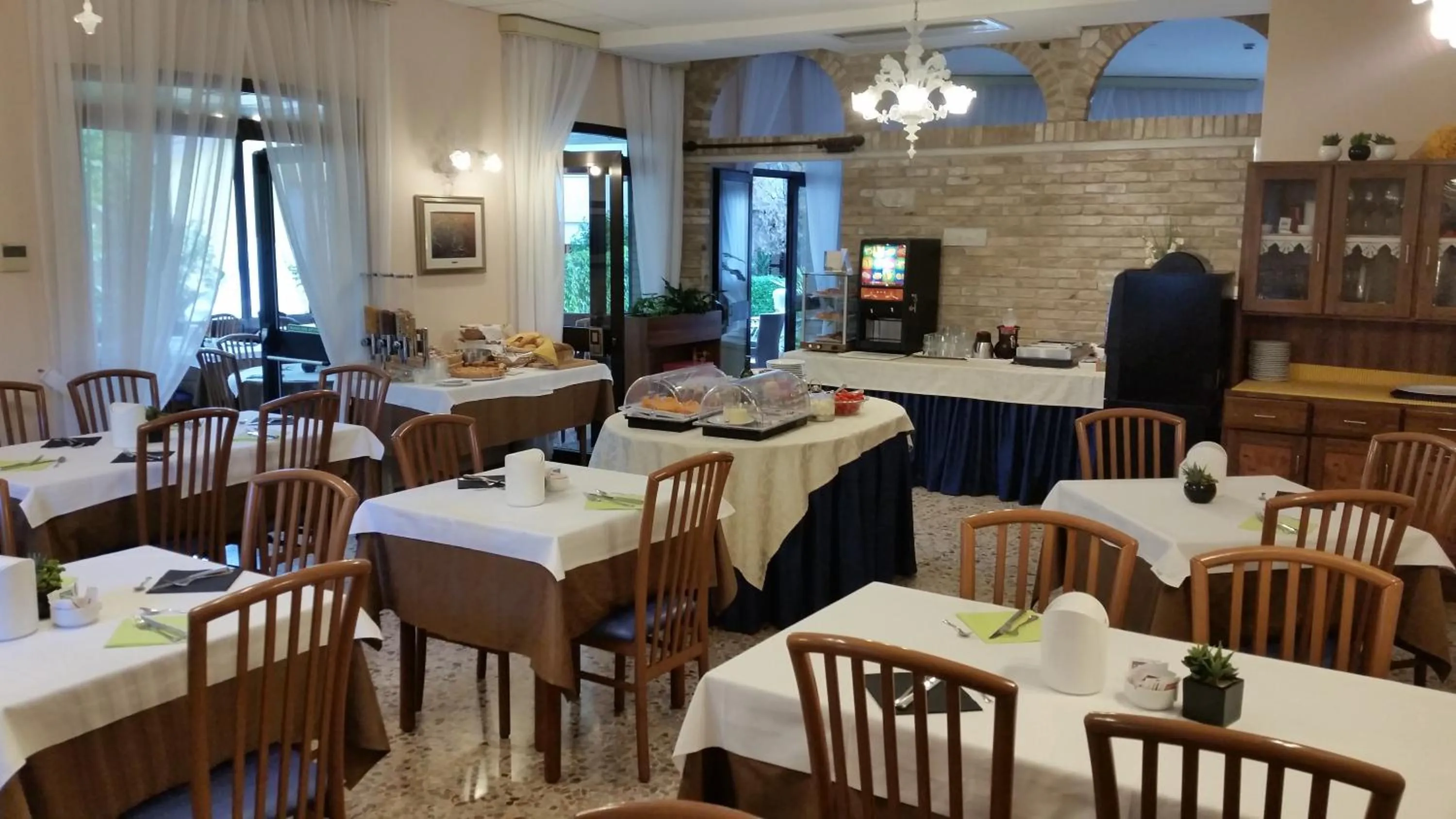 Restaurant/places to eat in Hotel Acapulco