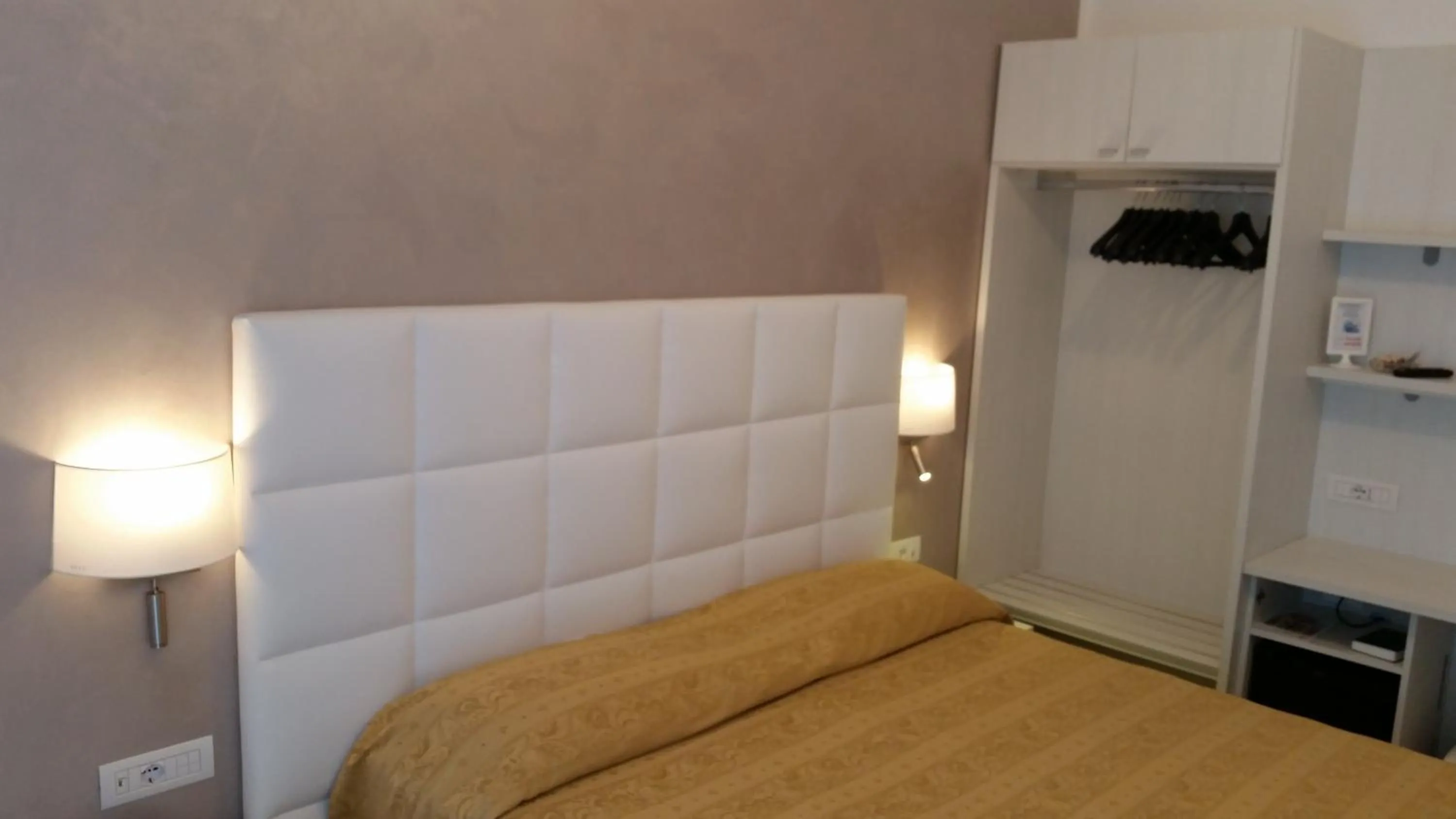 Photo of the whole room, Bed in Hotel Acapulco