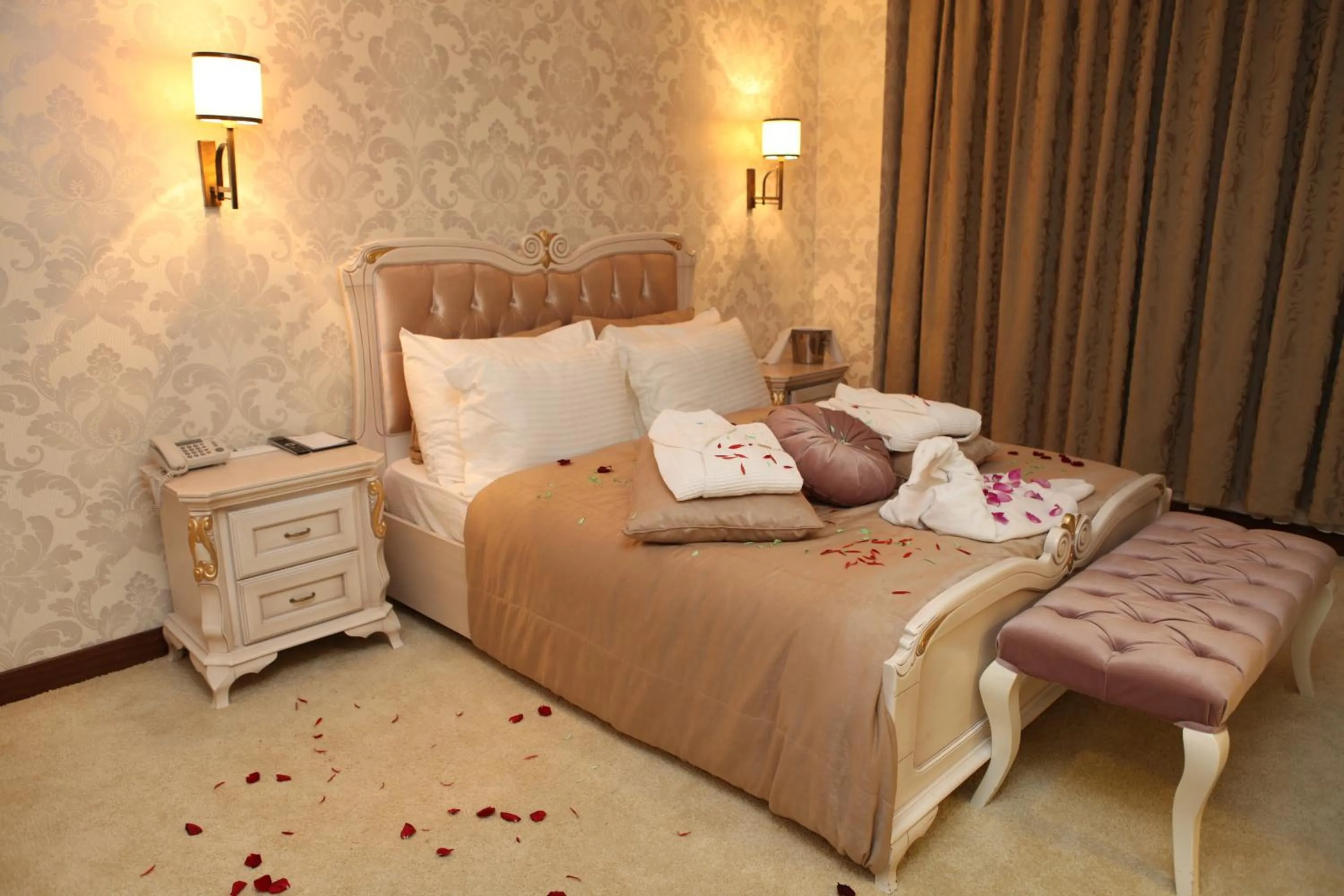 Bedroom, Bed in Vego Hotel