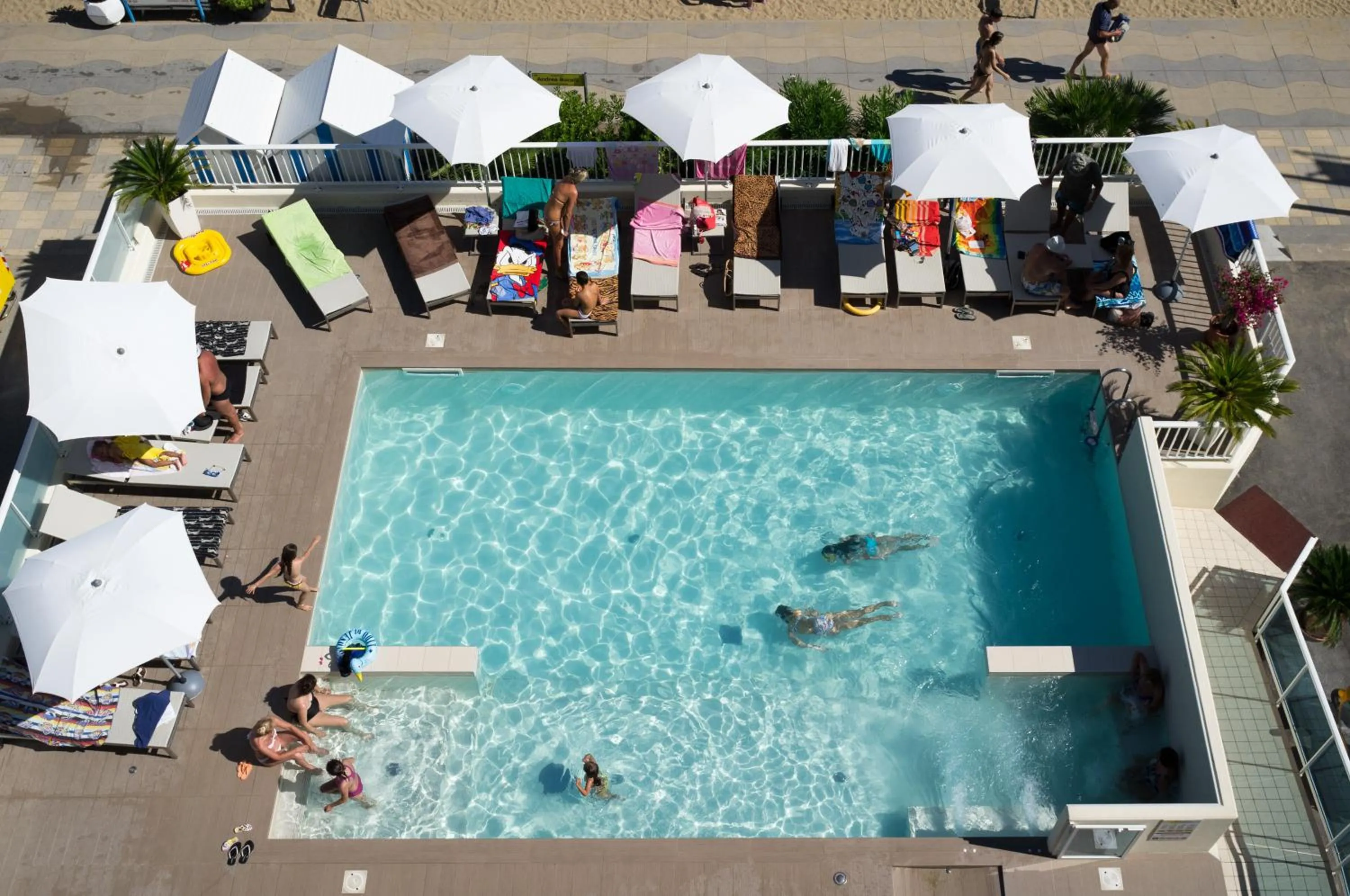 Swimming pool in Hotel Canarie