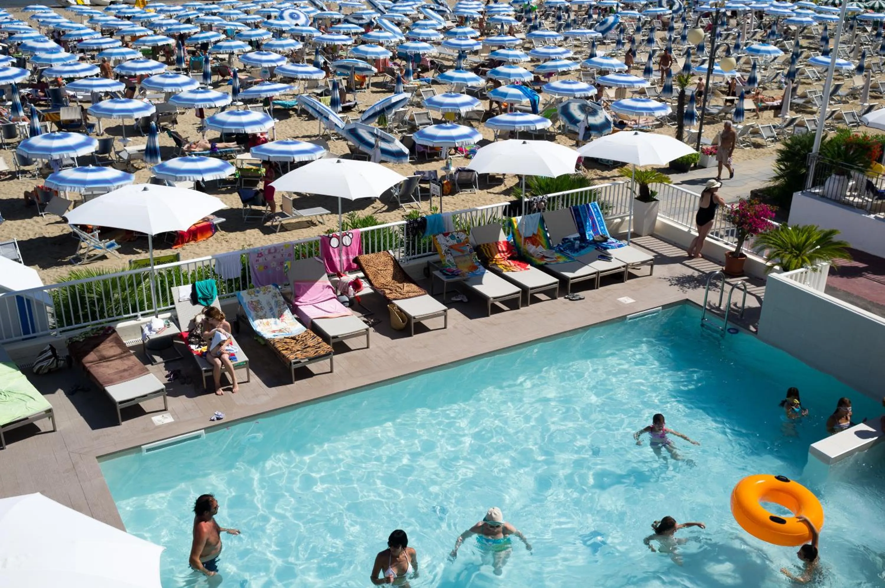 Swimming pool in Hotel Canarie