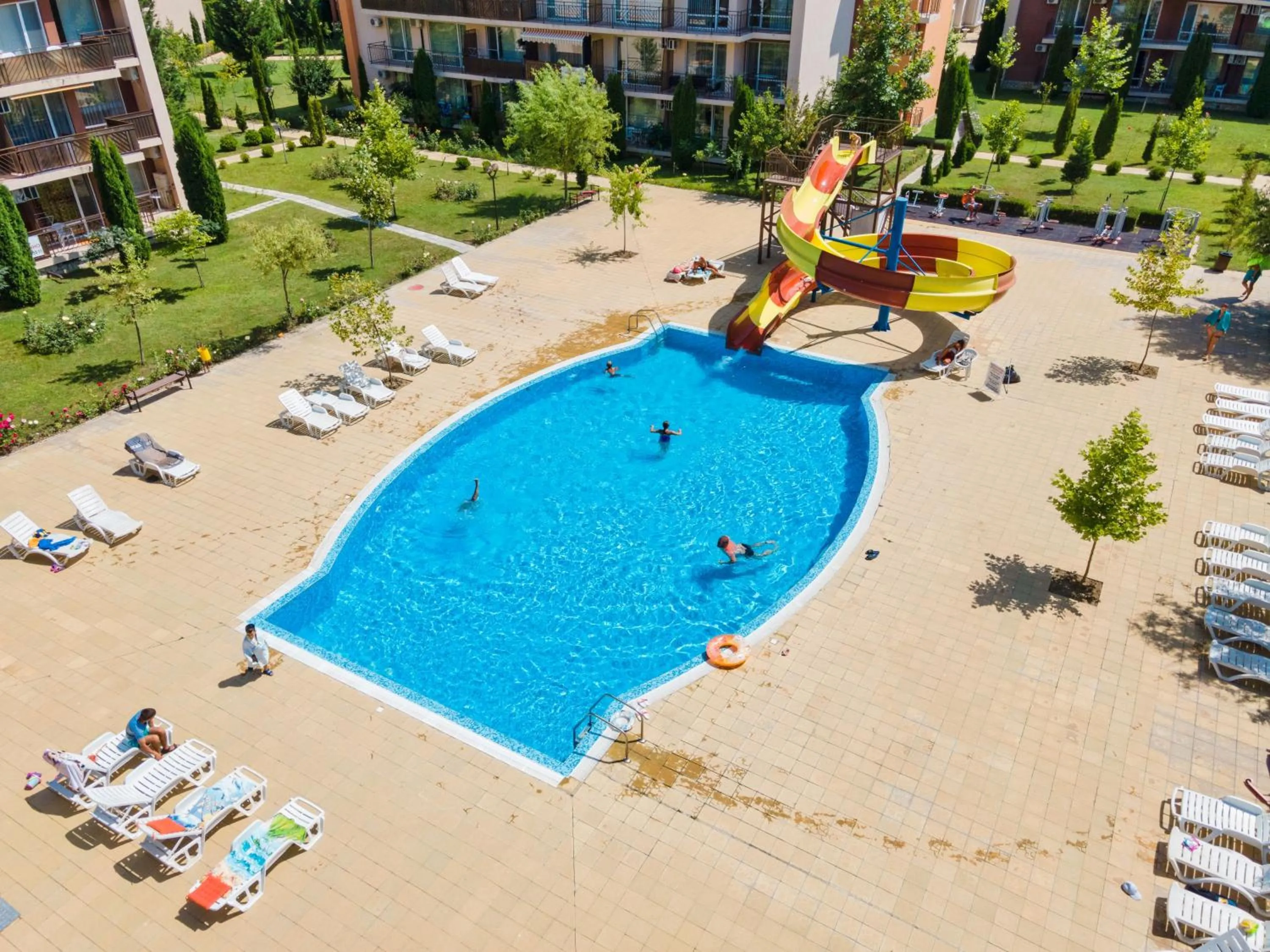 Swimming pool in Orchid Fort Garden