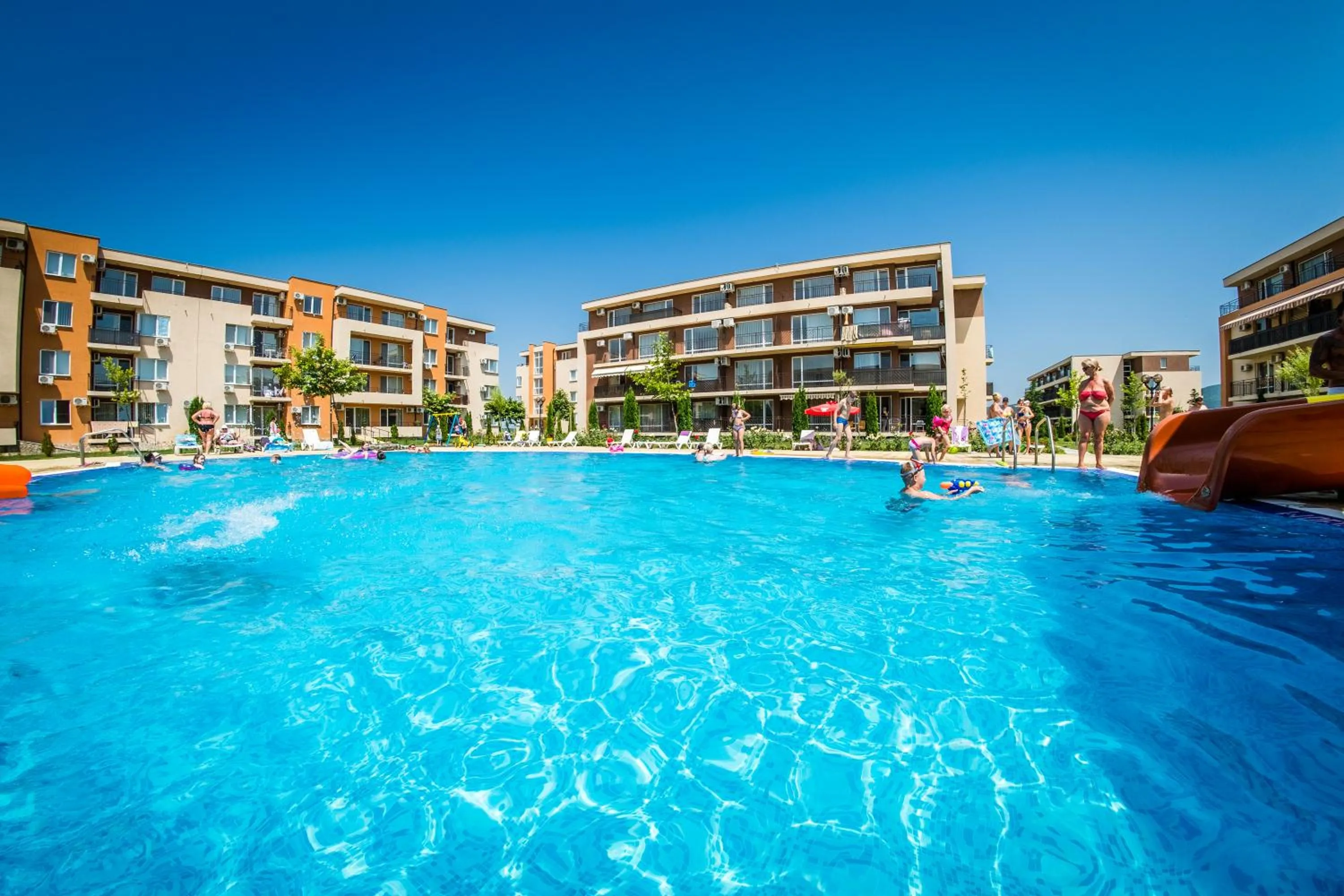 Swimming pool in Orchid Fort Garden