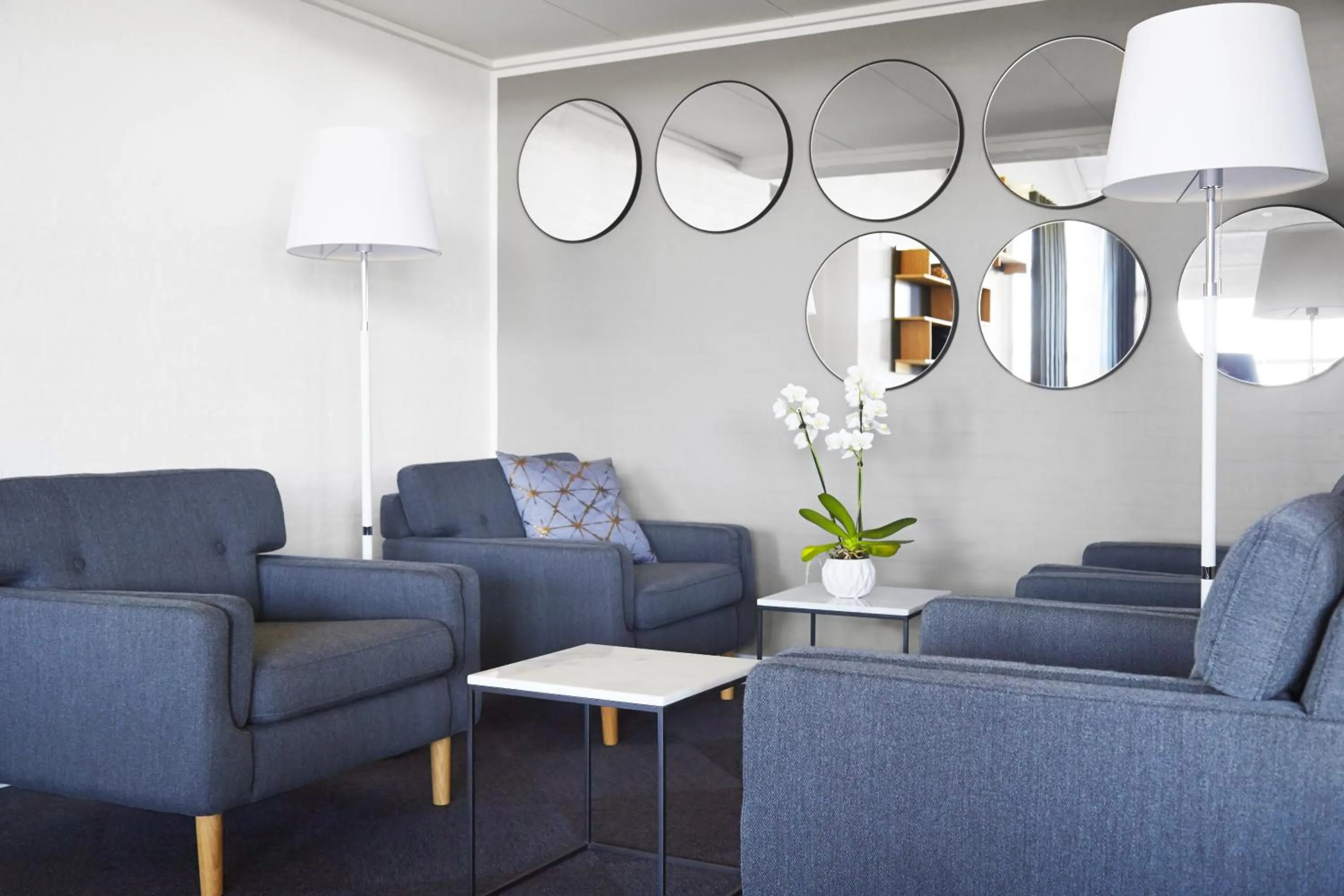 Communal lounge/ TV room in HORISONT Hotel & Konference