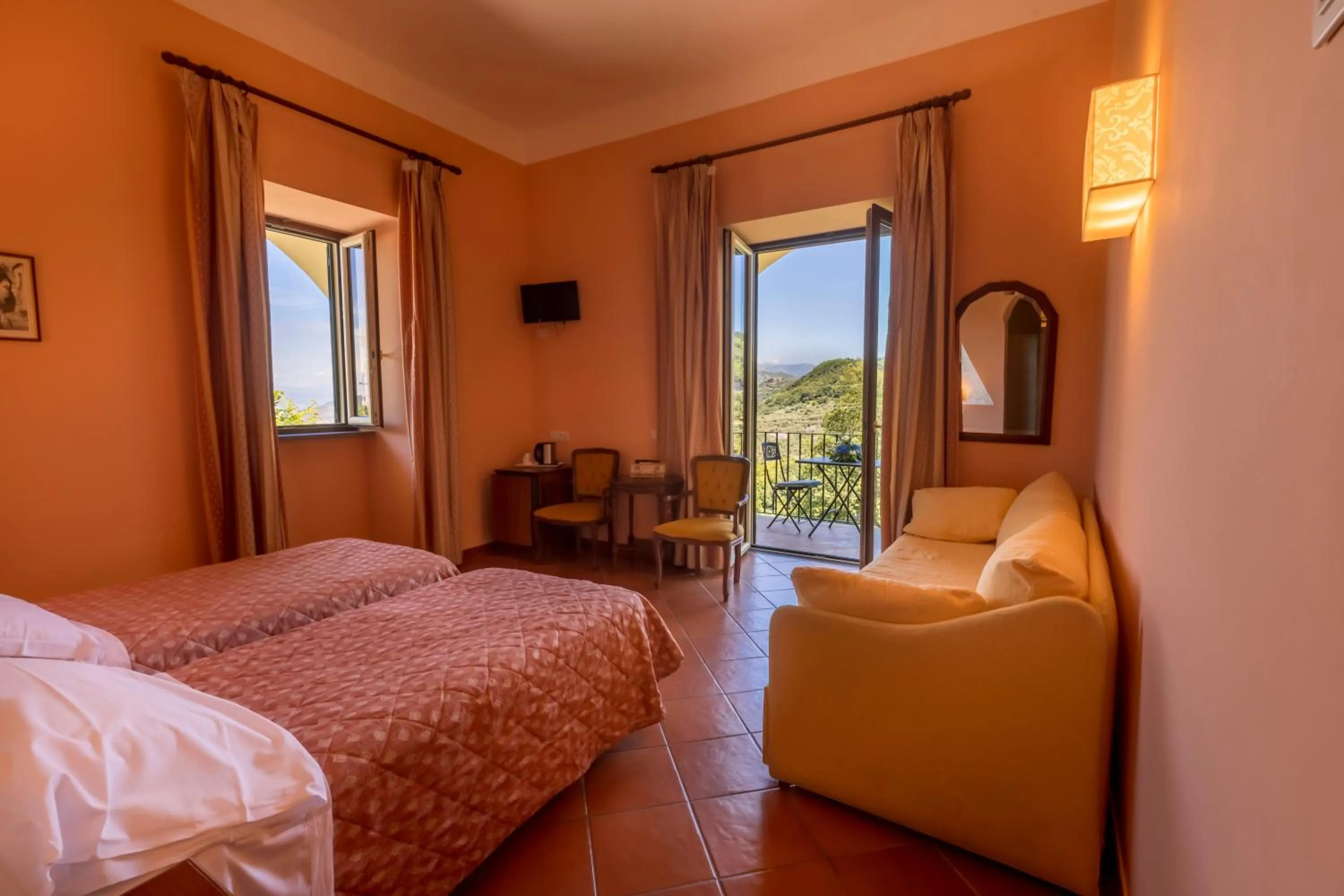 Photo of the whole room, Bed in Villa Romita