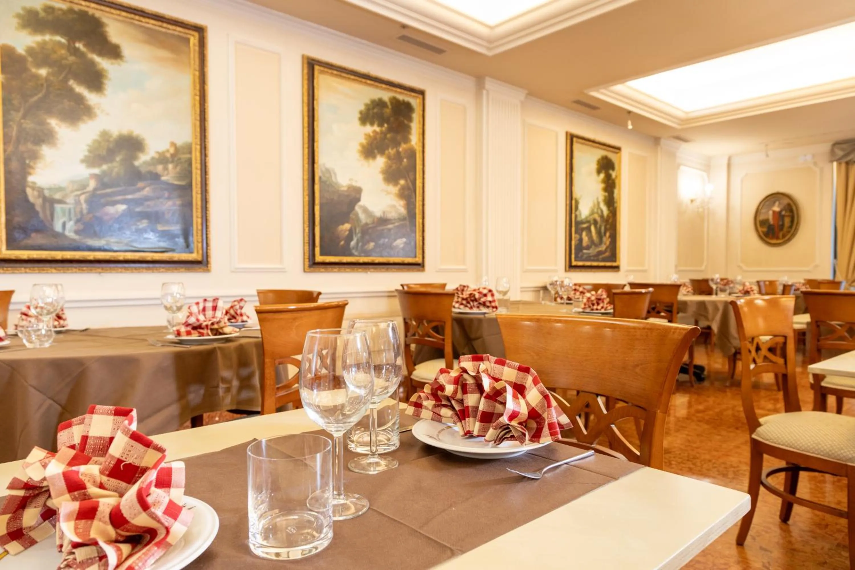 Restaurant/places to eat in Hotel Stendhal