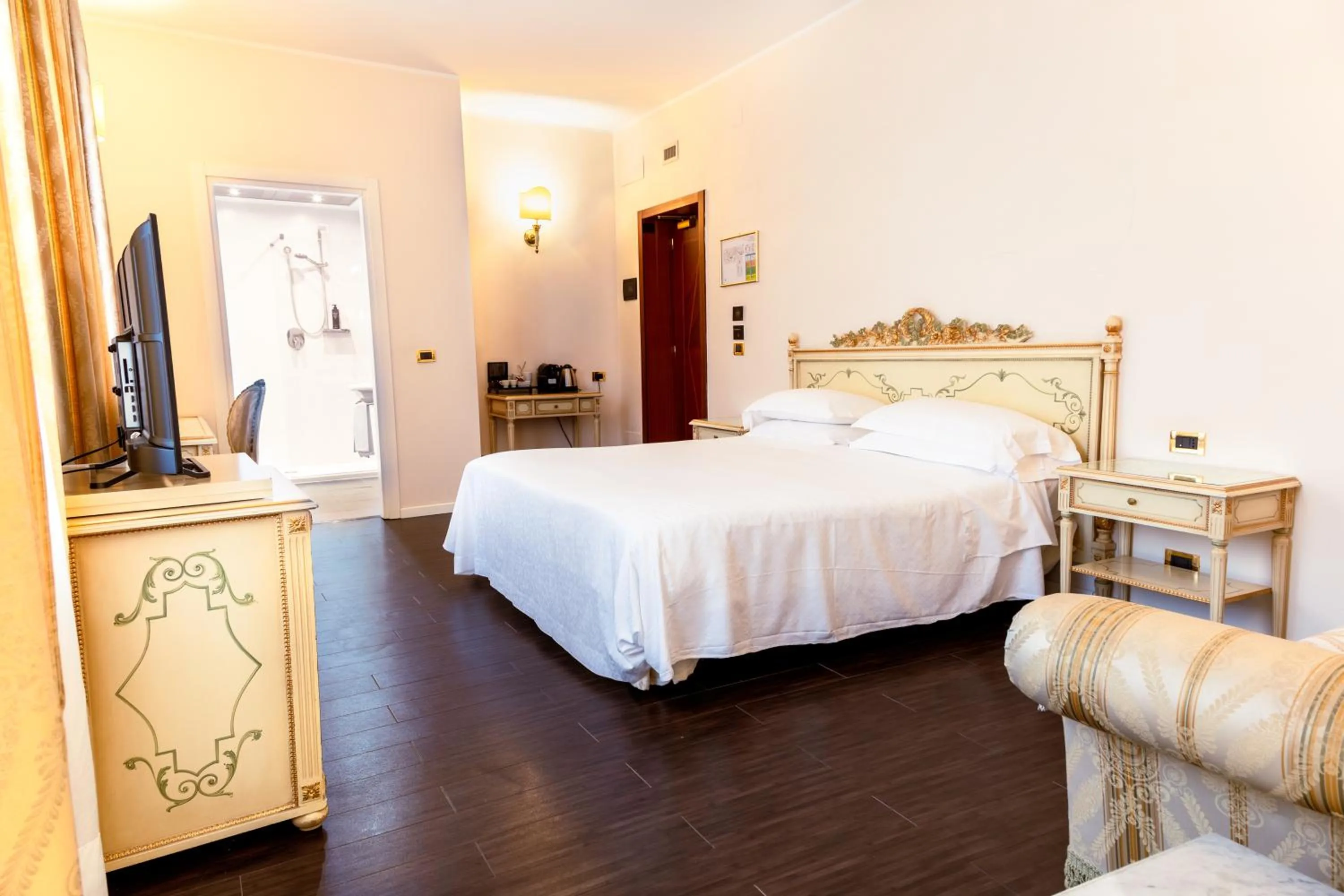 Bedroom, Bed in Hotel Stendhal