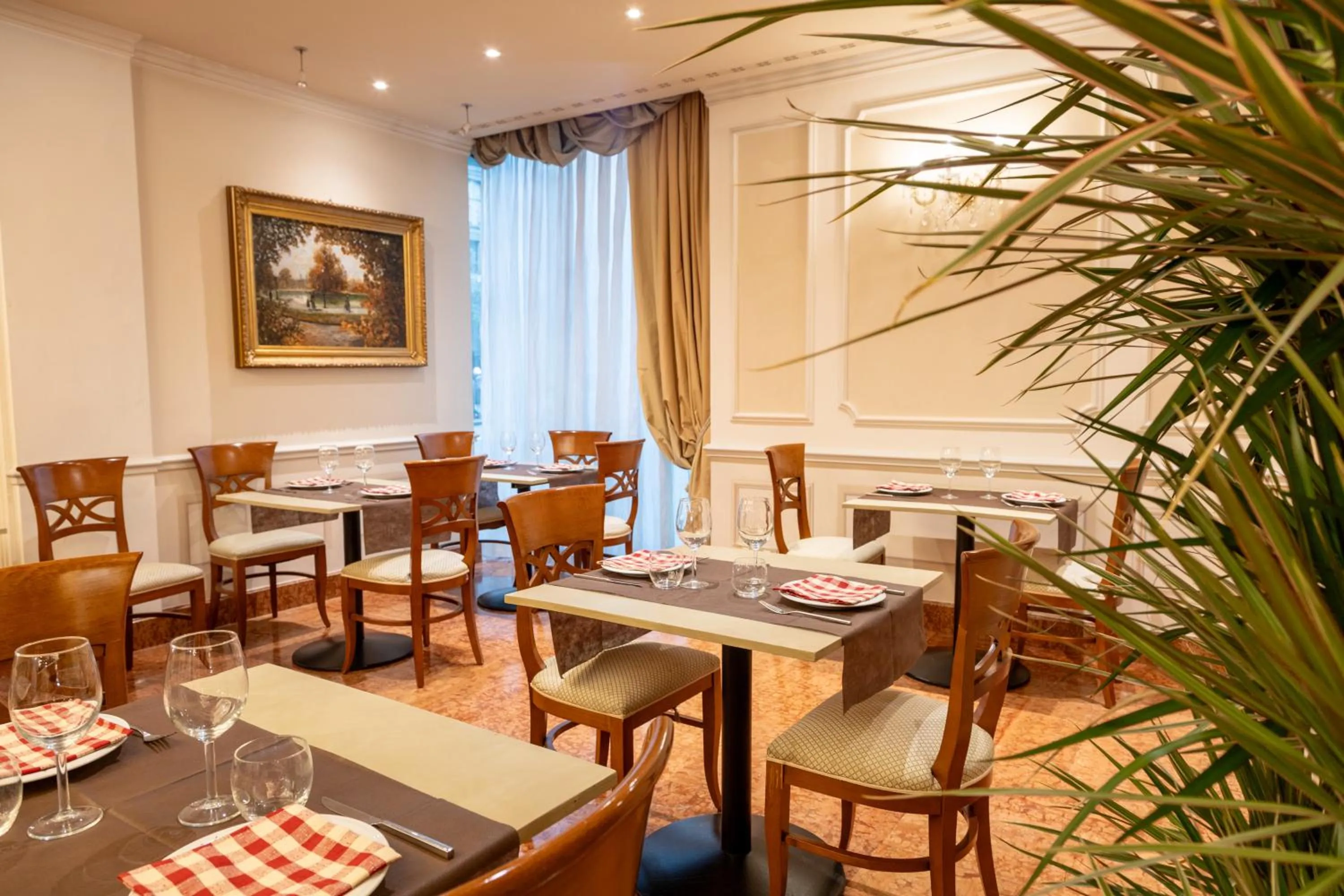 Restaurant/places to eat in Hotel Stendhal