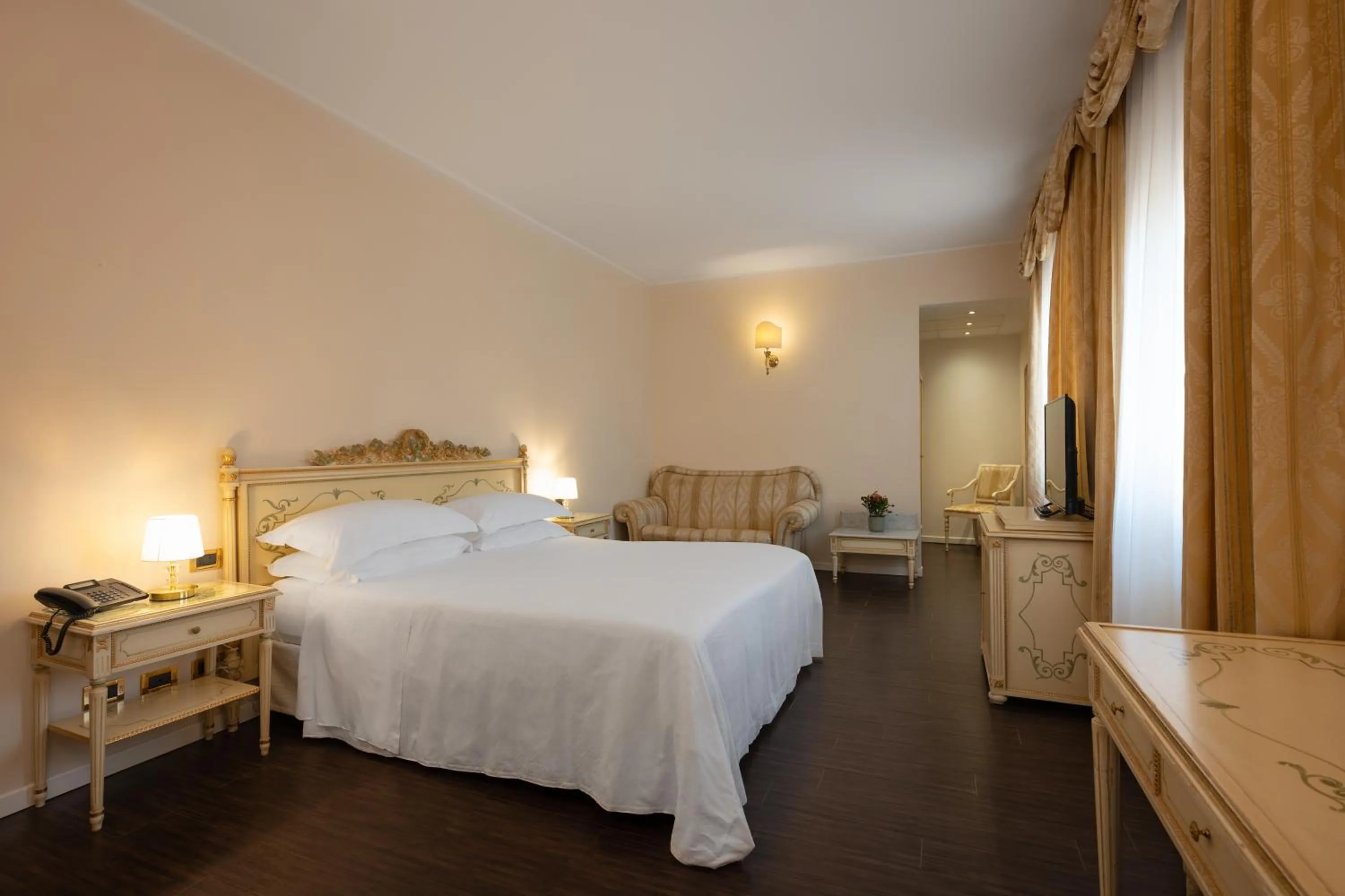 Bedroom, Bed in Hotel Stendhal