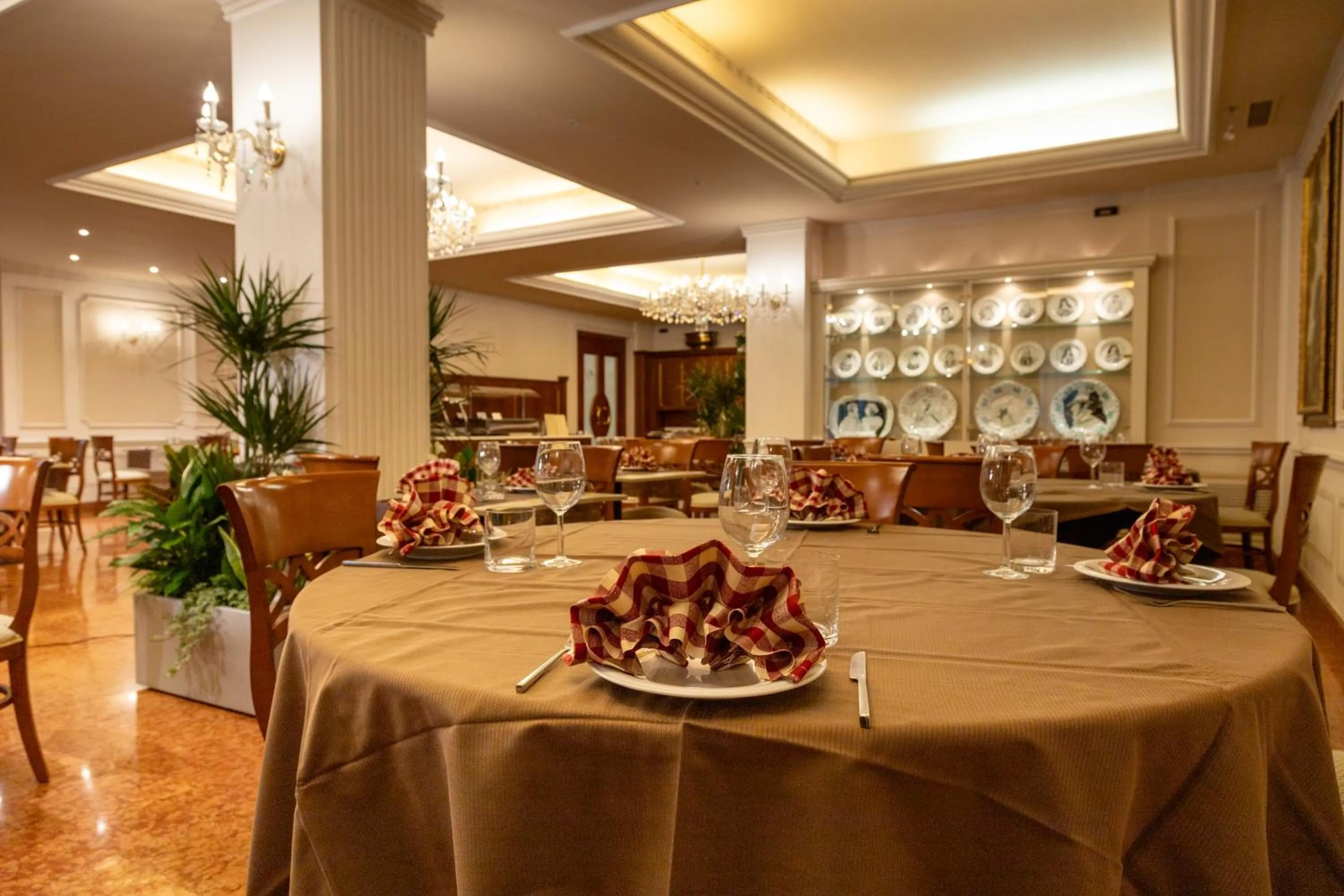 Restaurant/places to eat in Hotel Stendhal