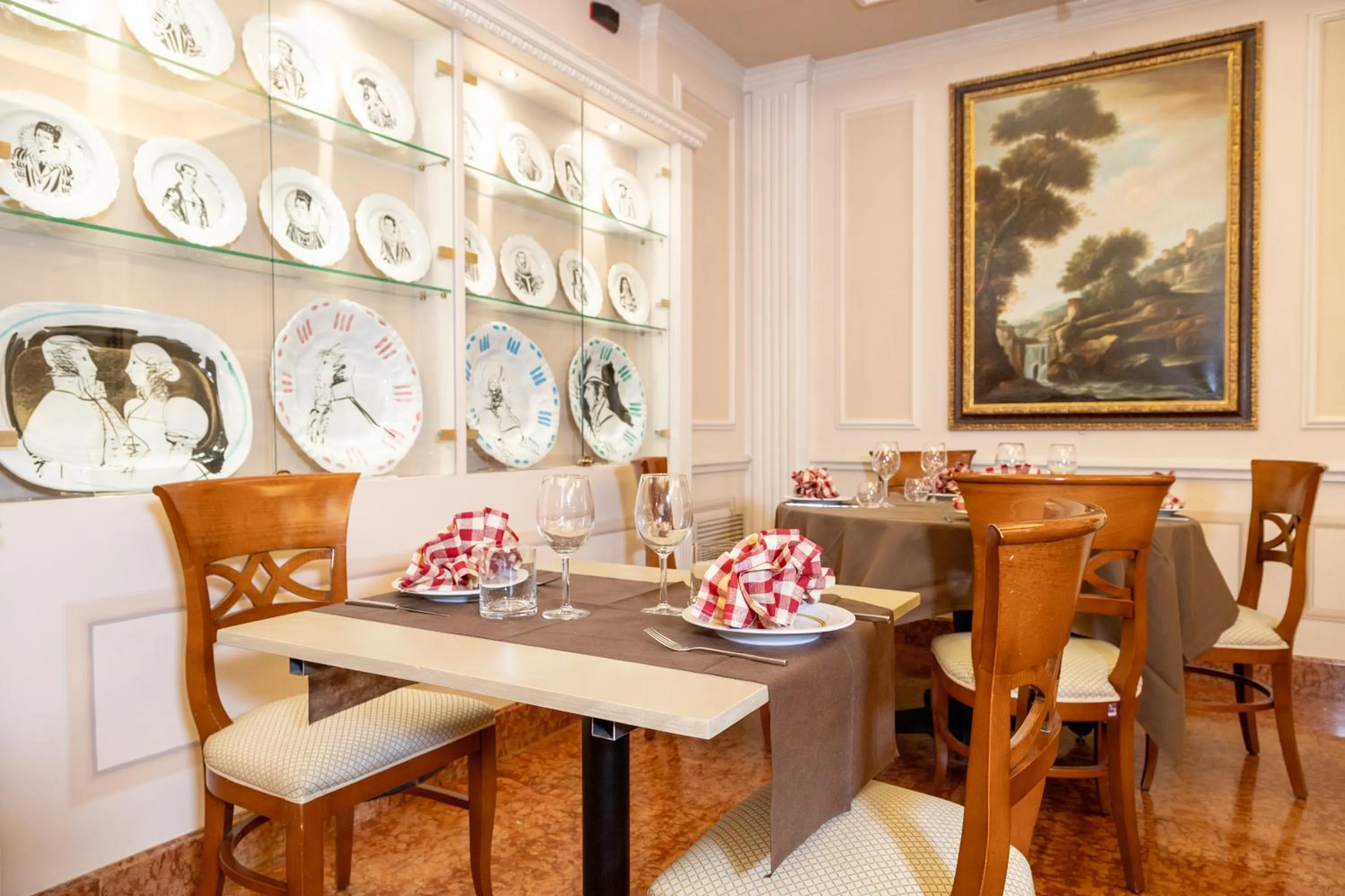 Restaurant/places to eat in Hotel Stendhal