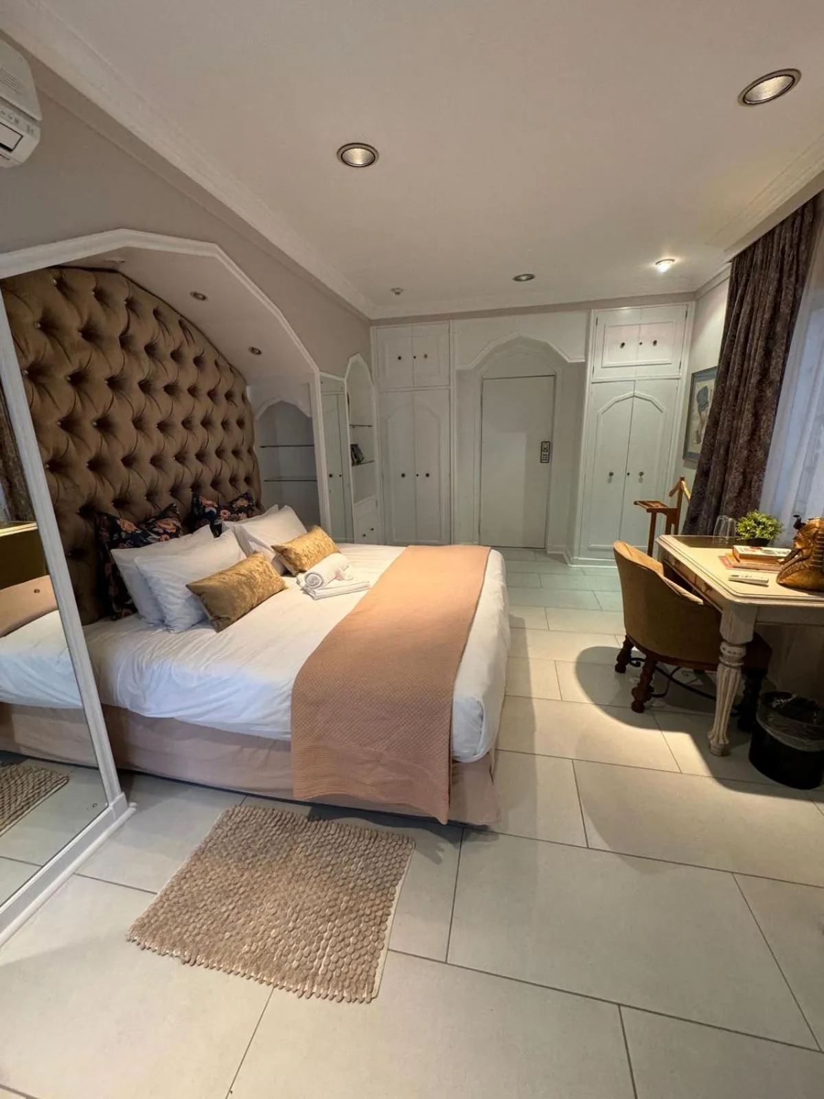 Bedroom, Bed in Summerview Boutique Hotel & Conference