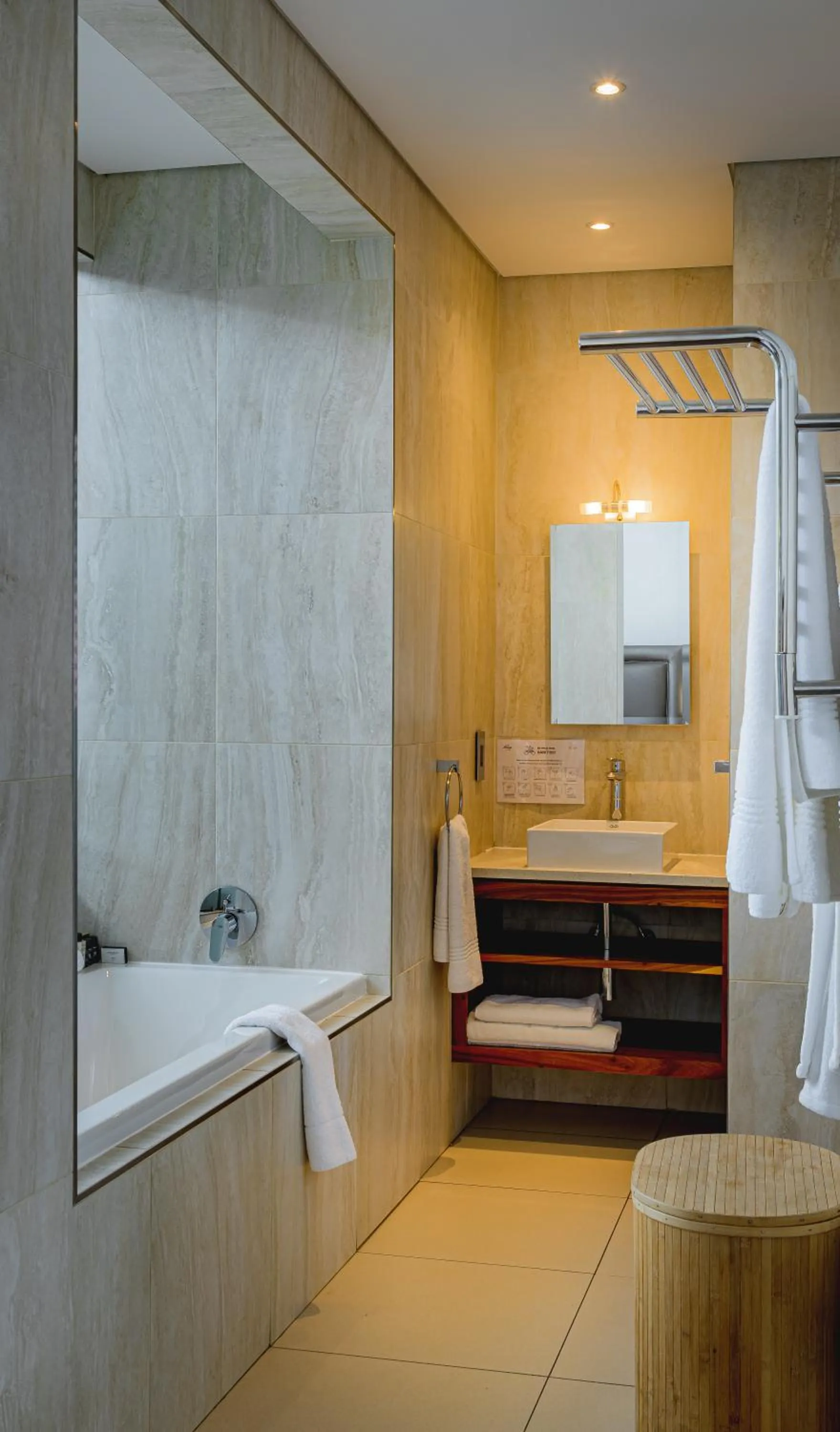 Bathroom, Bed in Menlyn Boutique Hotel