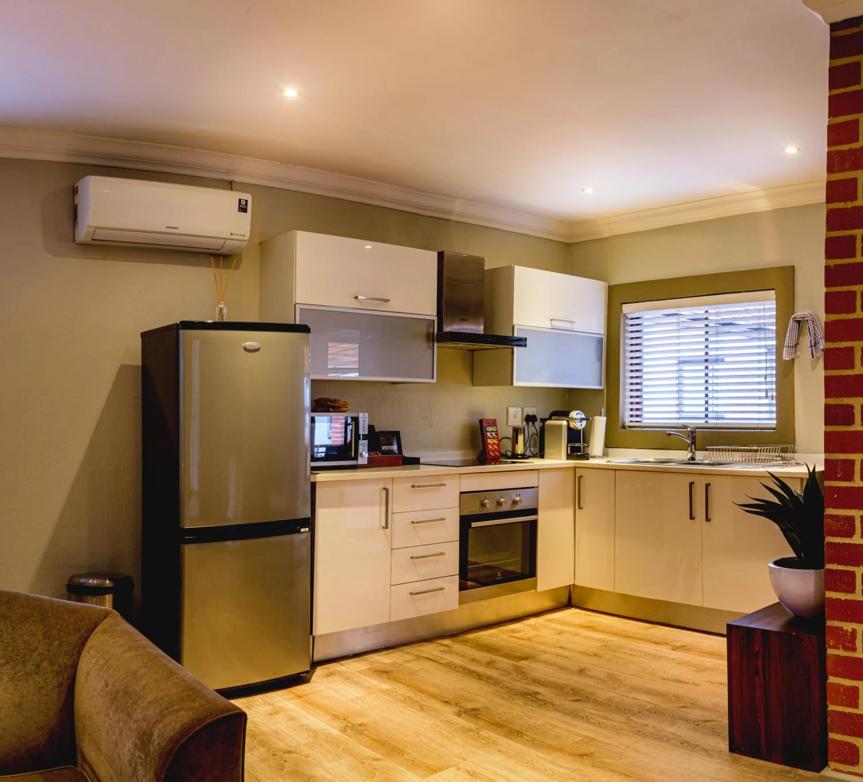 Kitchen or kitchenette in Menlyn Boutique Hotel