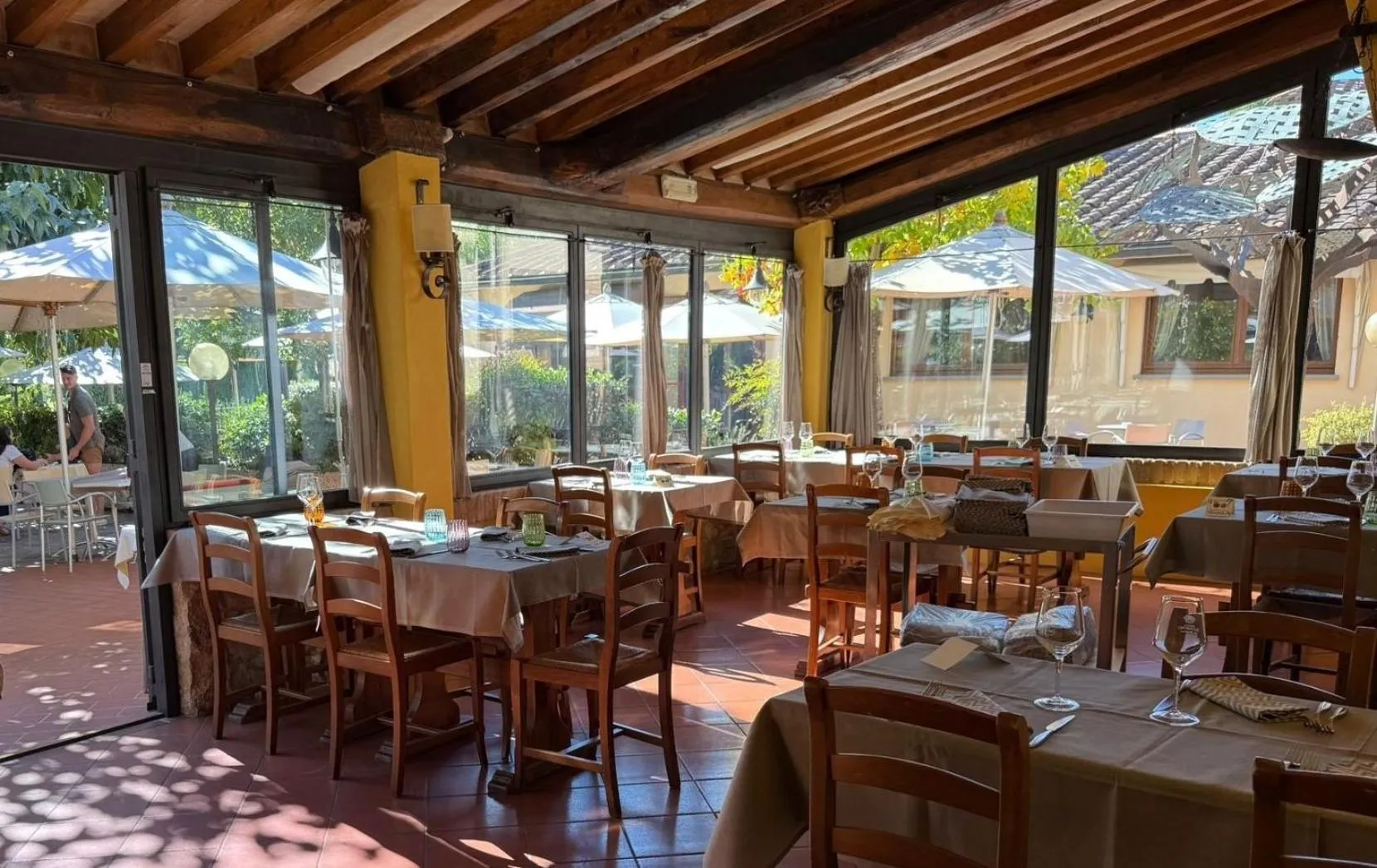 Restaurant/places to eat in Hotel Sovestro