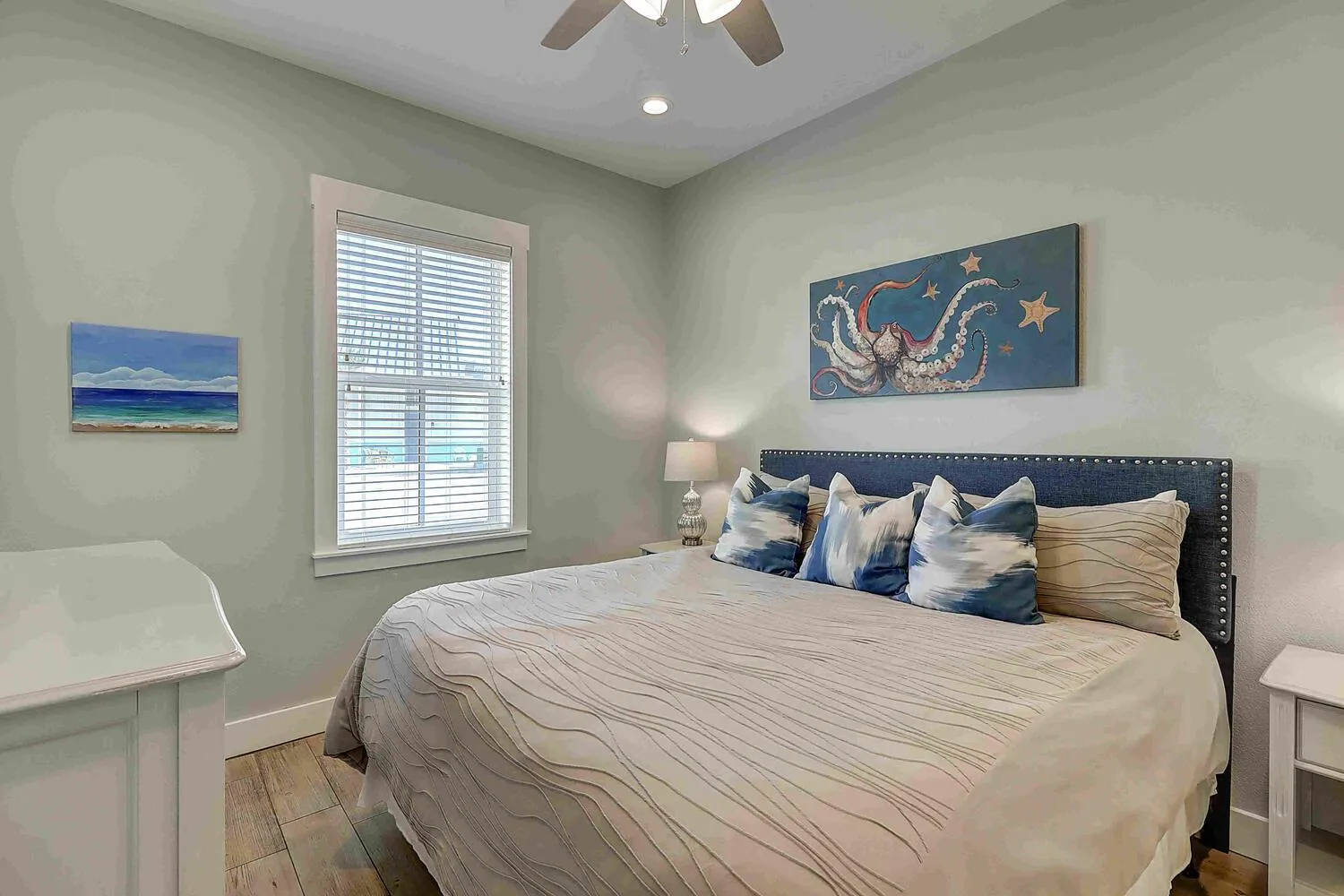 Other, Bed in Shells on the Beach TC 2104