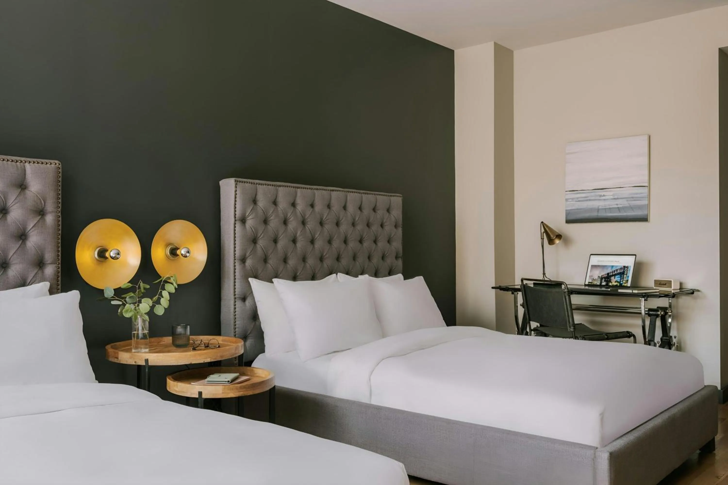 Bedroom, Bed in The Dutch Hotel Long Island City, Sonder by Marriott Bonvoy