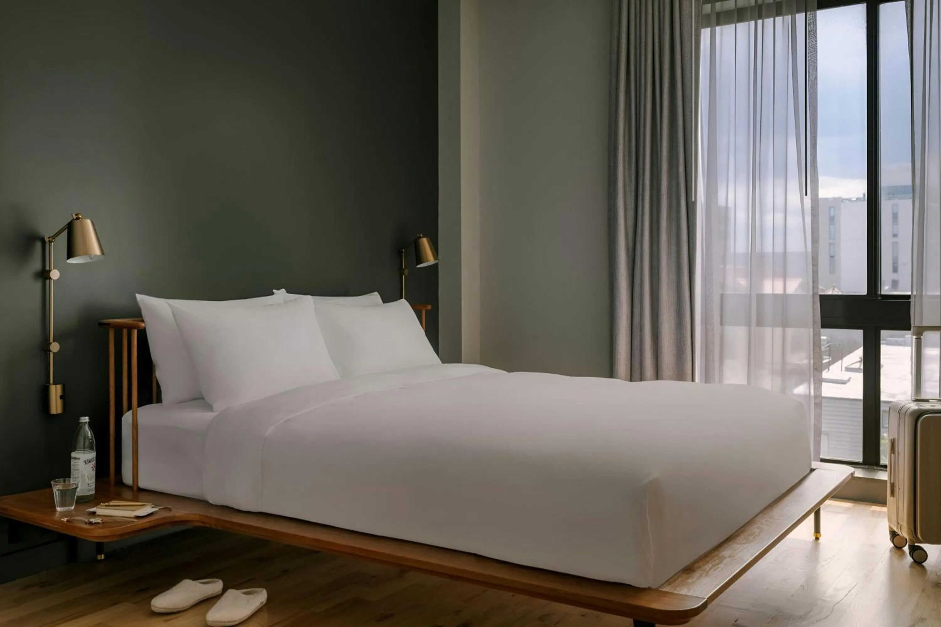 Bedroom, Bed in The Dutch Hotel Long Island City, Sonder by Marriott Bonvoy