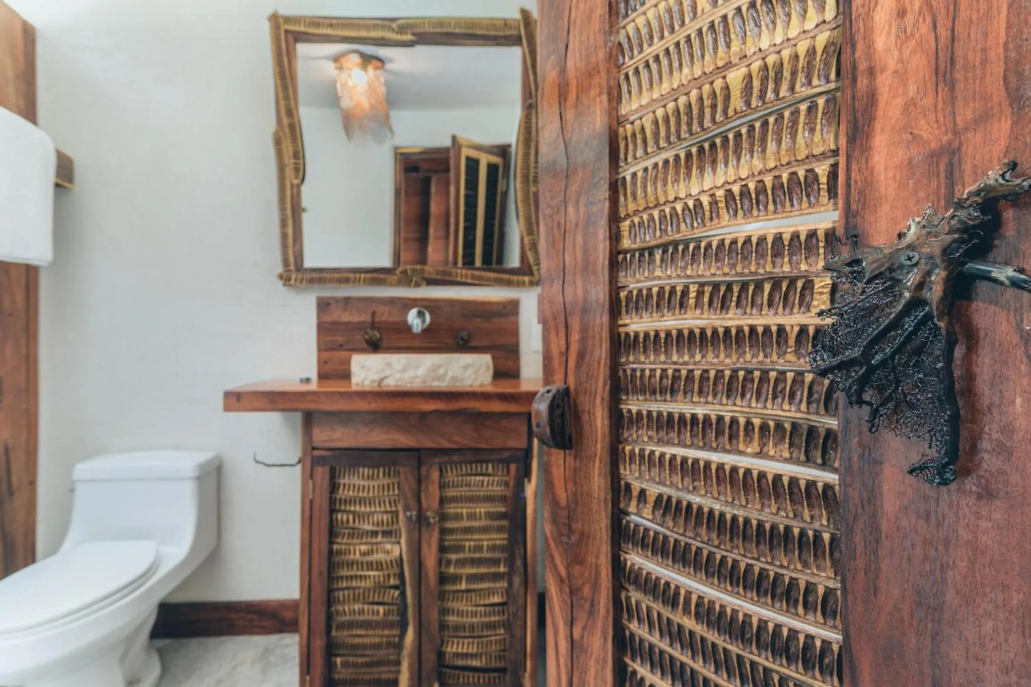 Toilet in Embajada Universal By La Eufemia Group