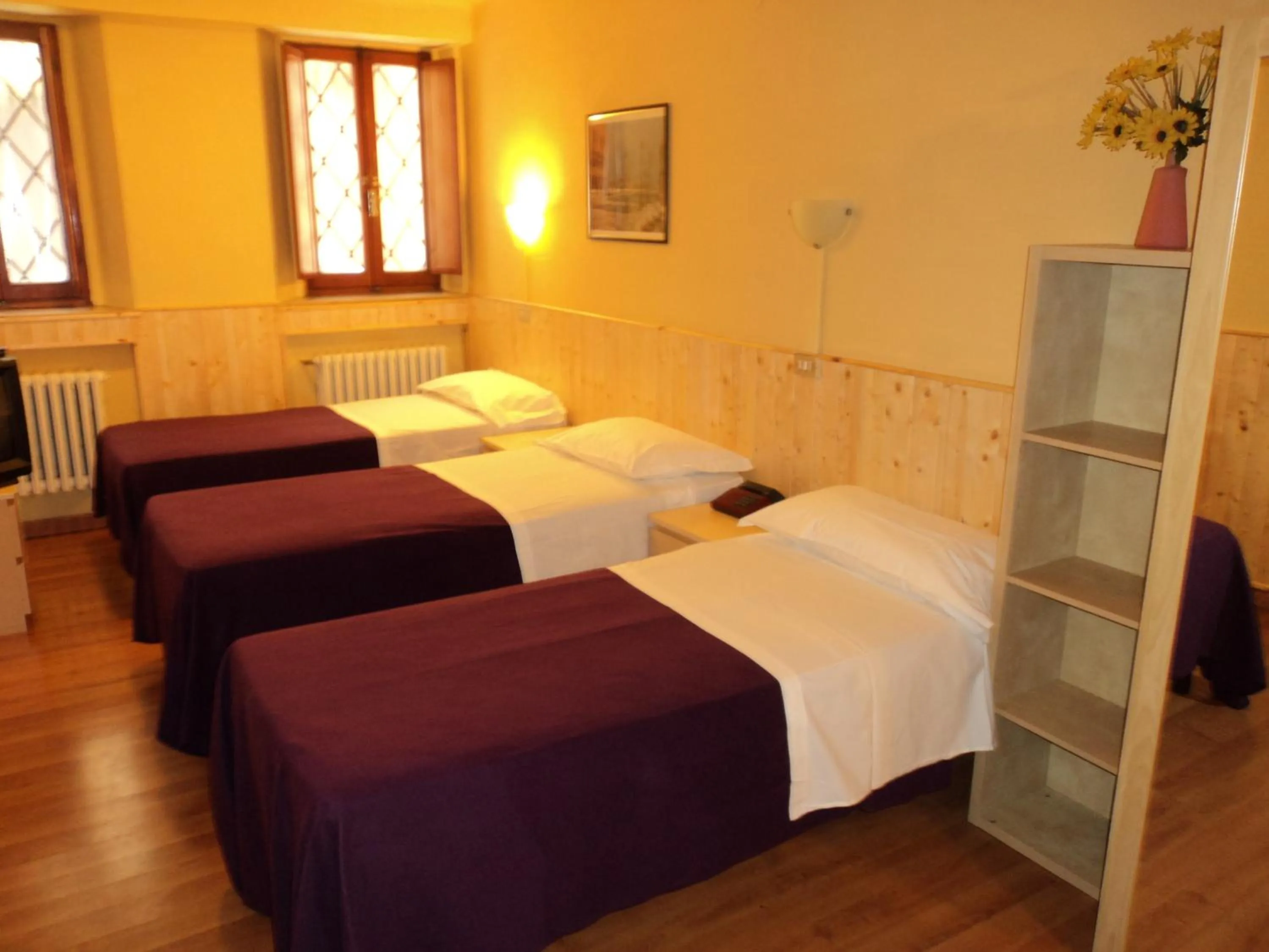Photo of the whole room in Hotel Ariosto centro storico