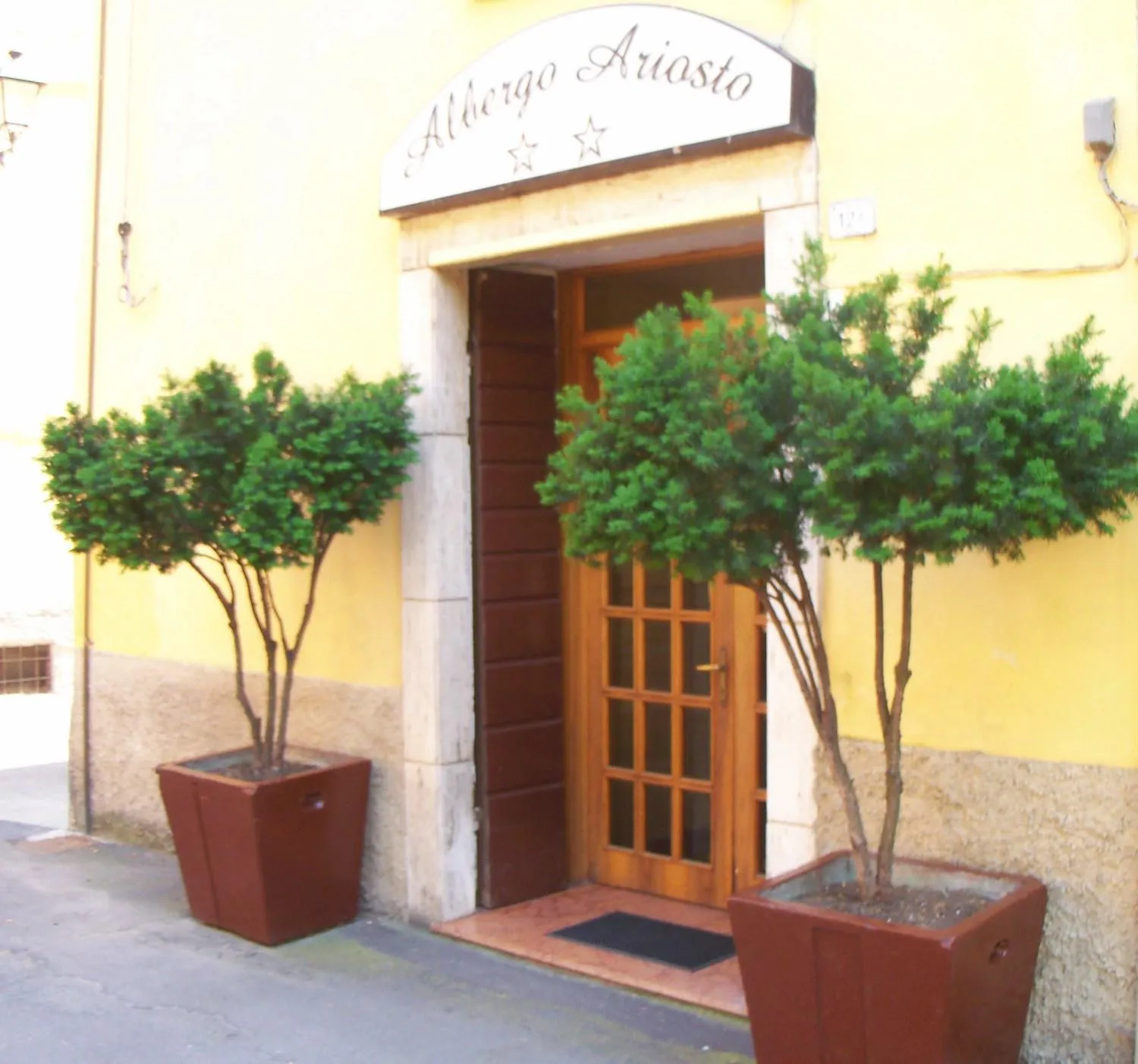 Facade/entrance in Hotel Ariosto centro storico