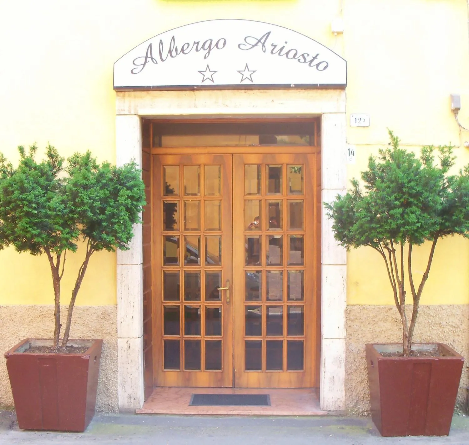 Facade/entrance in Hotel Ariosto centro storico