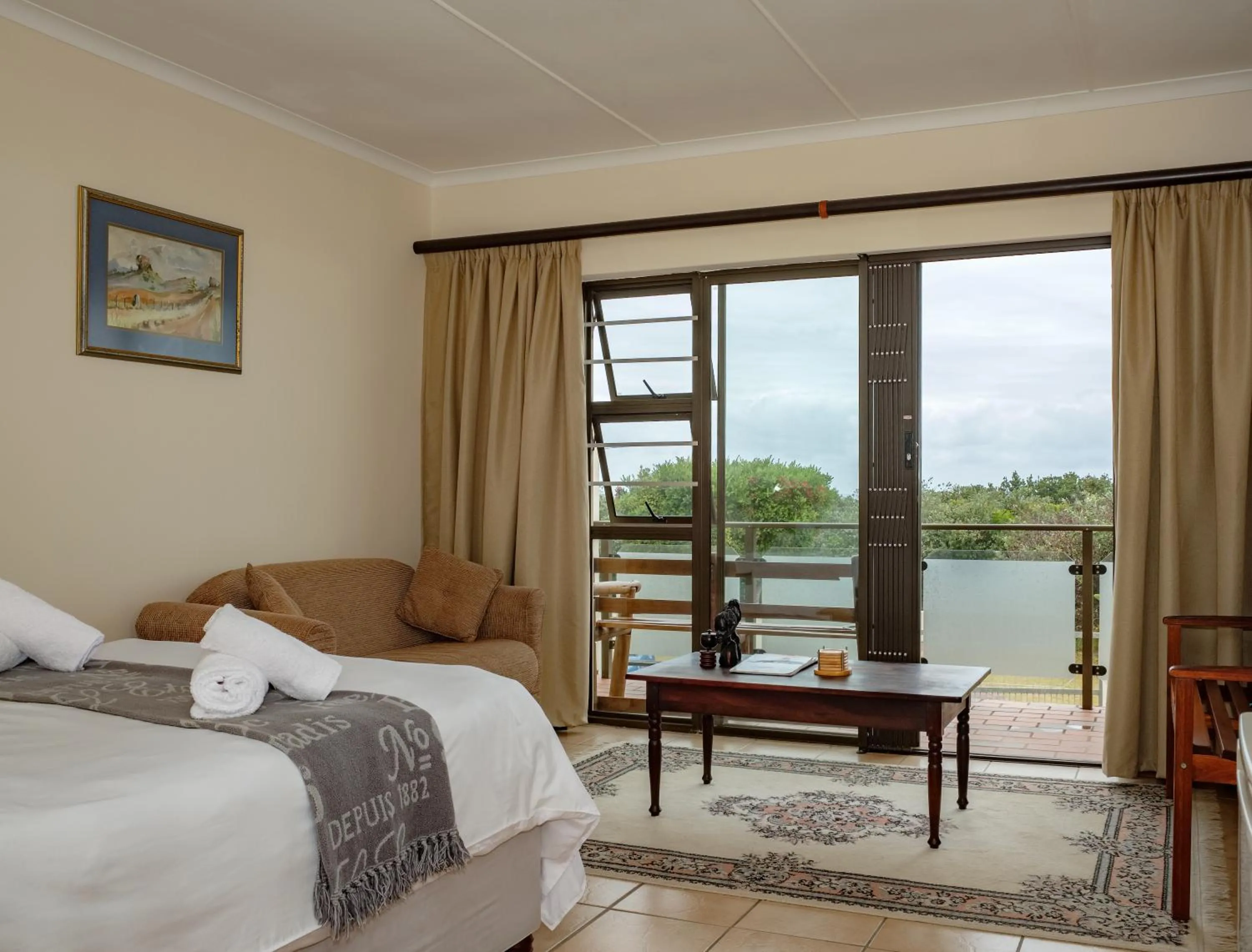 Shower, Bed in Crowned Crane