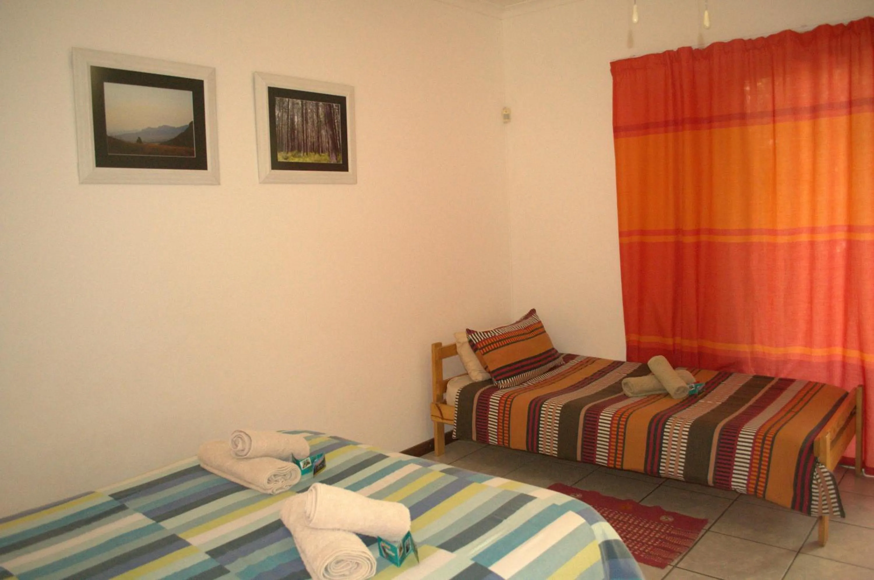 Bed in Crowned Crane