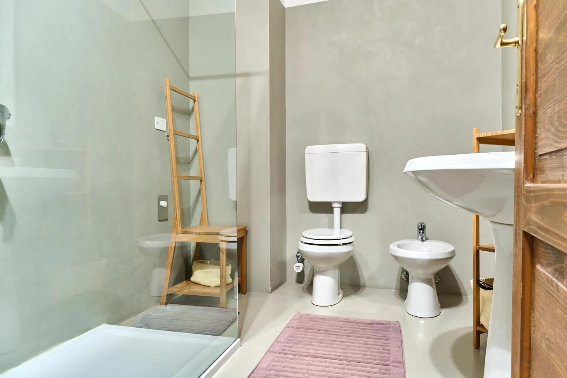 Shower in Al Cavour 34