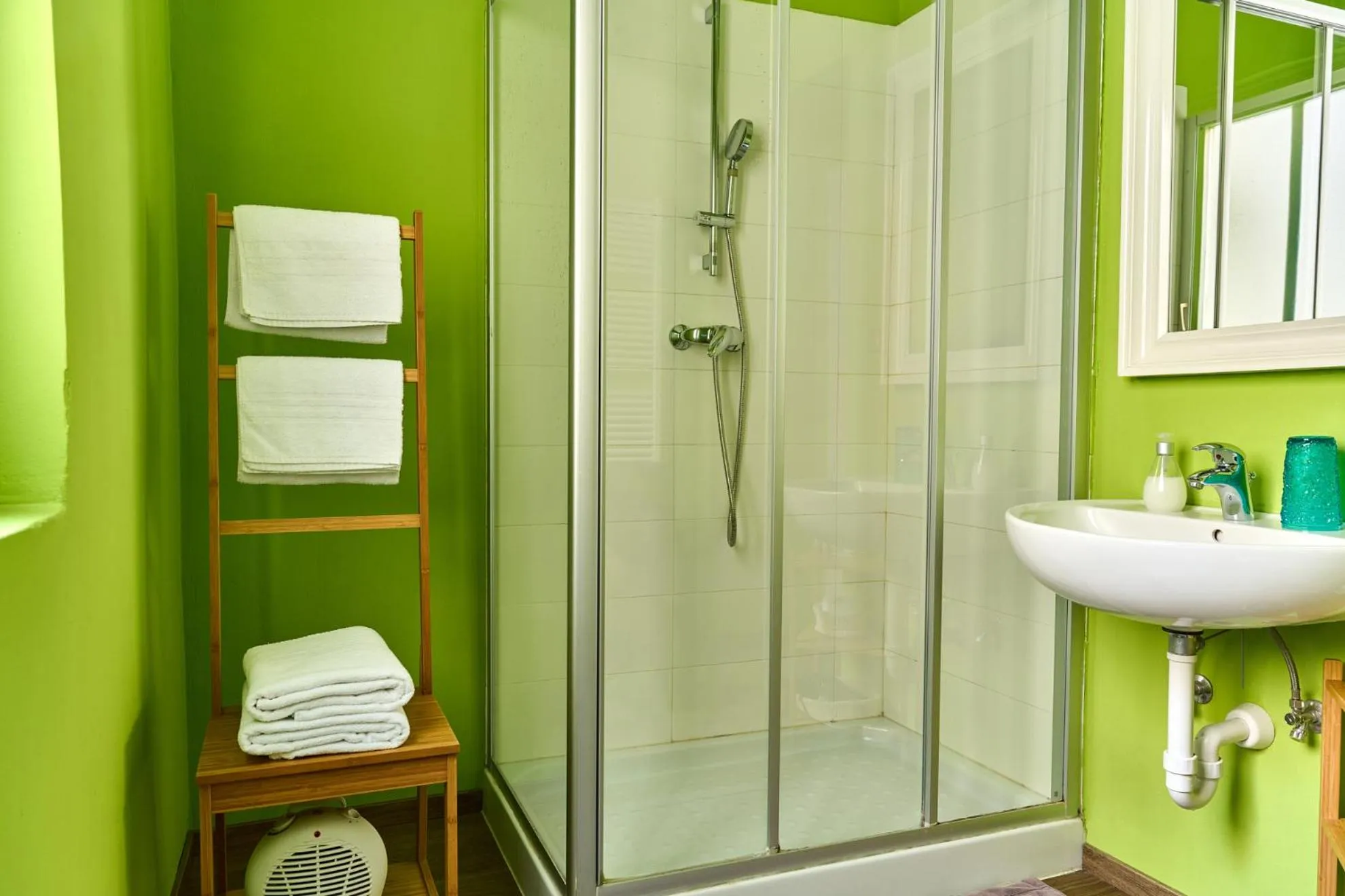 Shower in Al Cavour 34