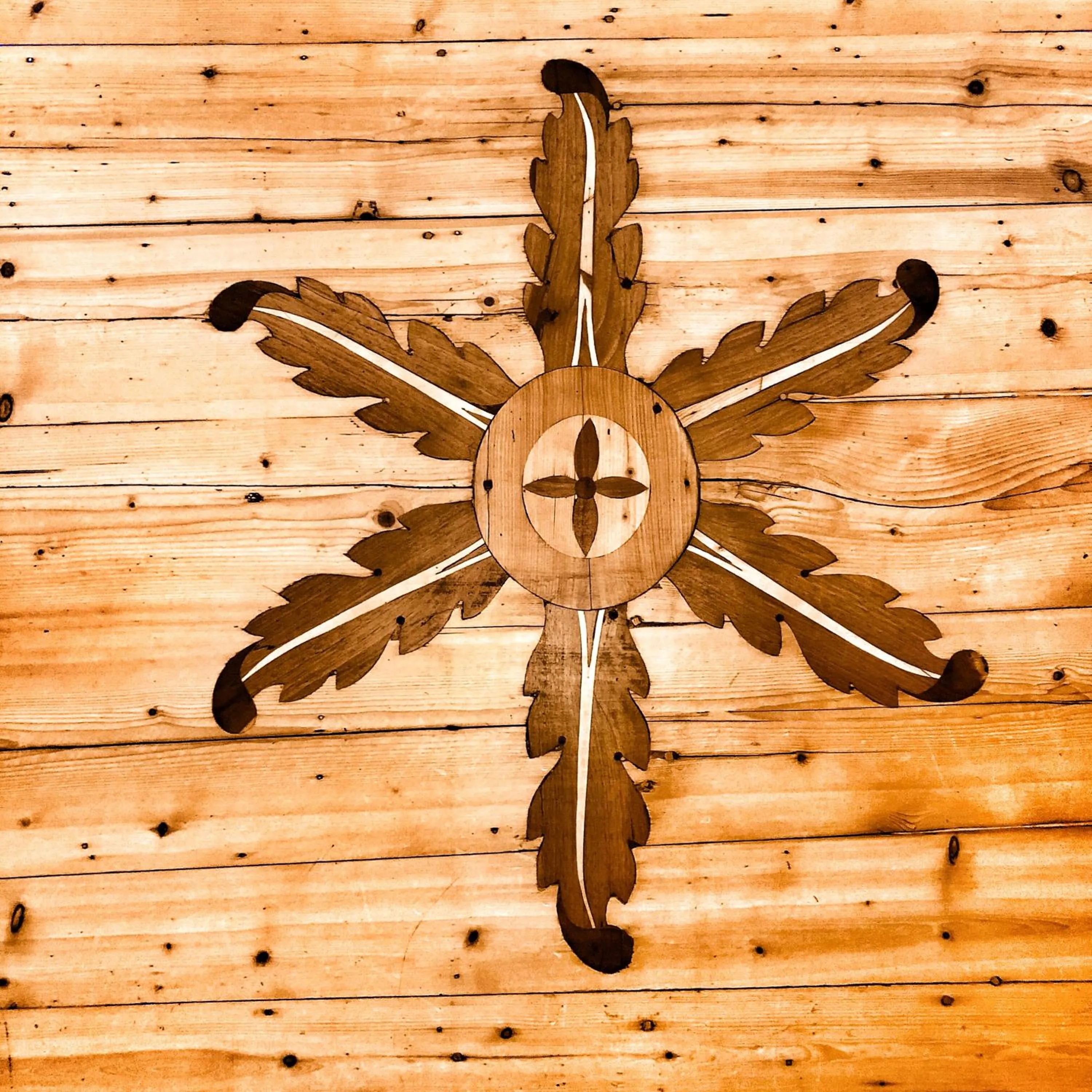 Decorative detail in Al Cavour 34