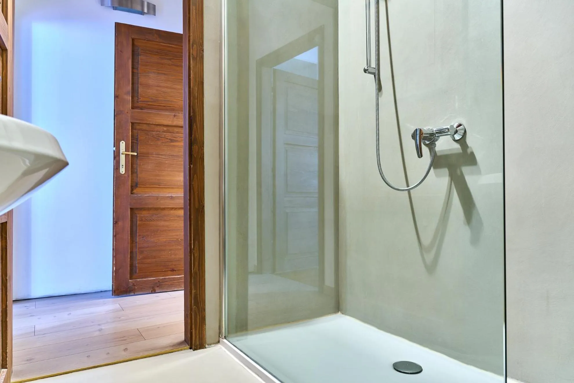 Shower in Al Cavour 34