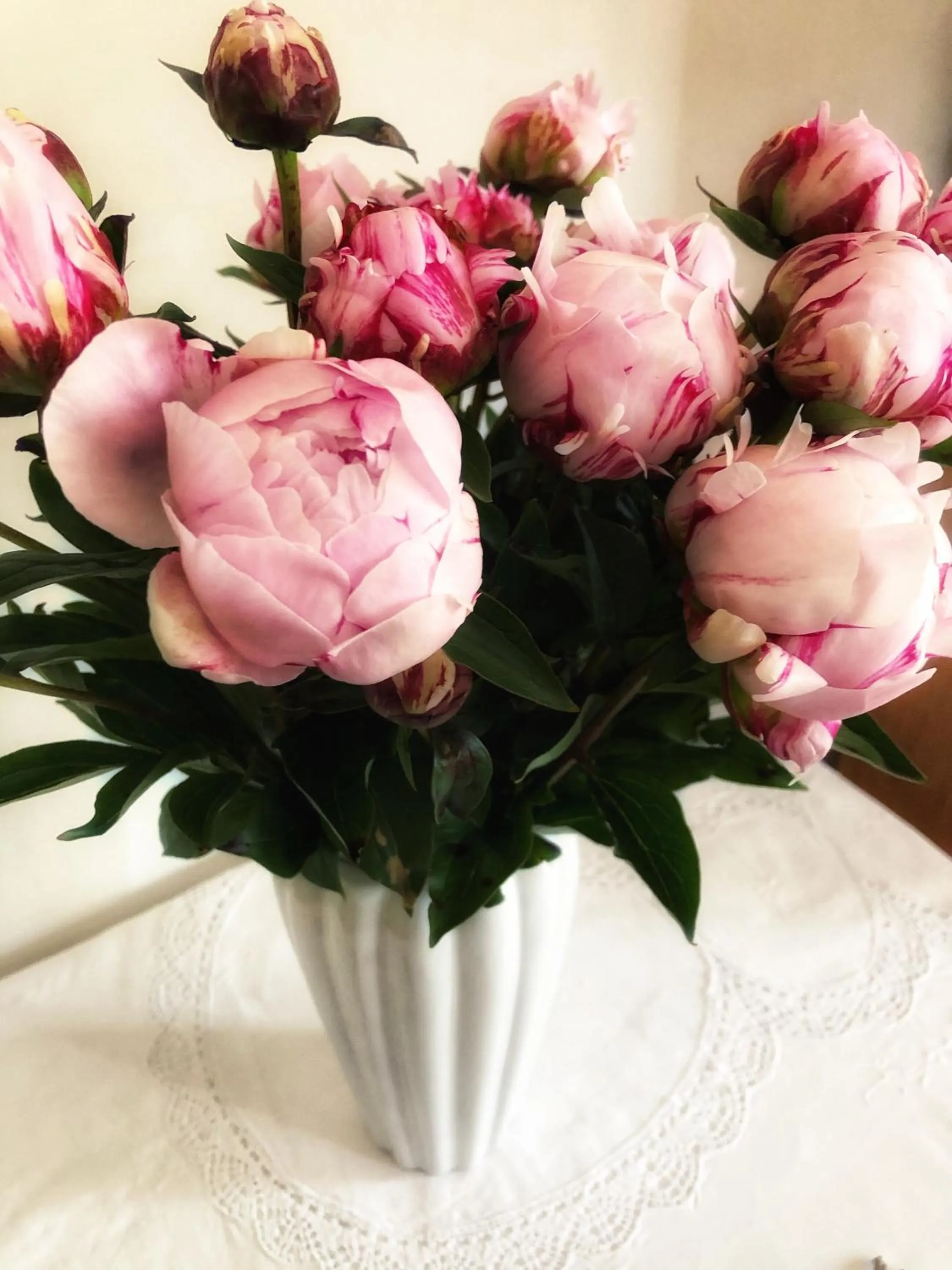 Decorative detail in Al Cavour 34