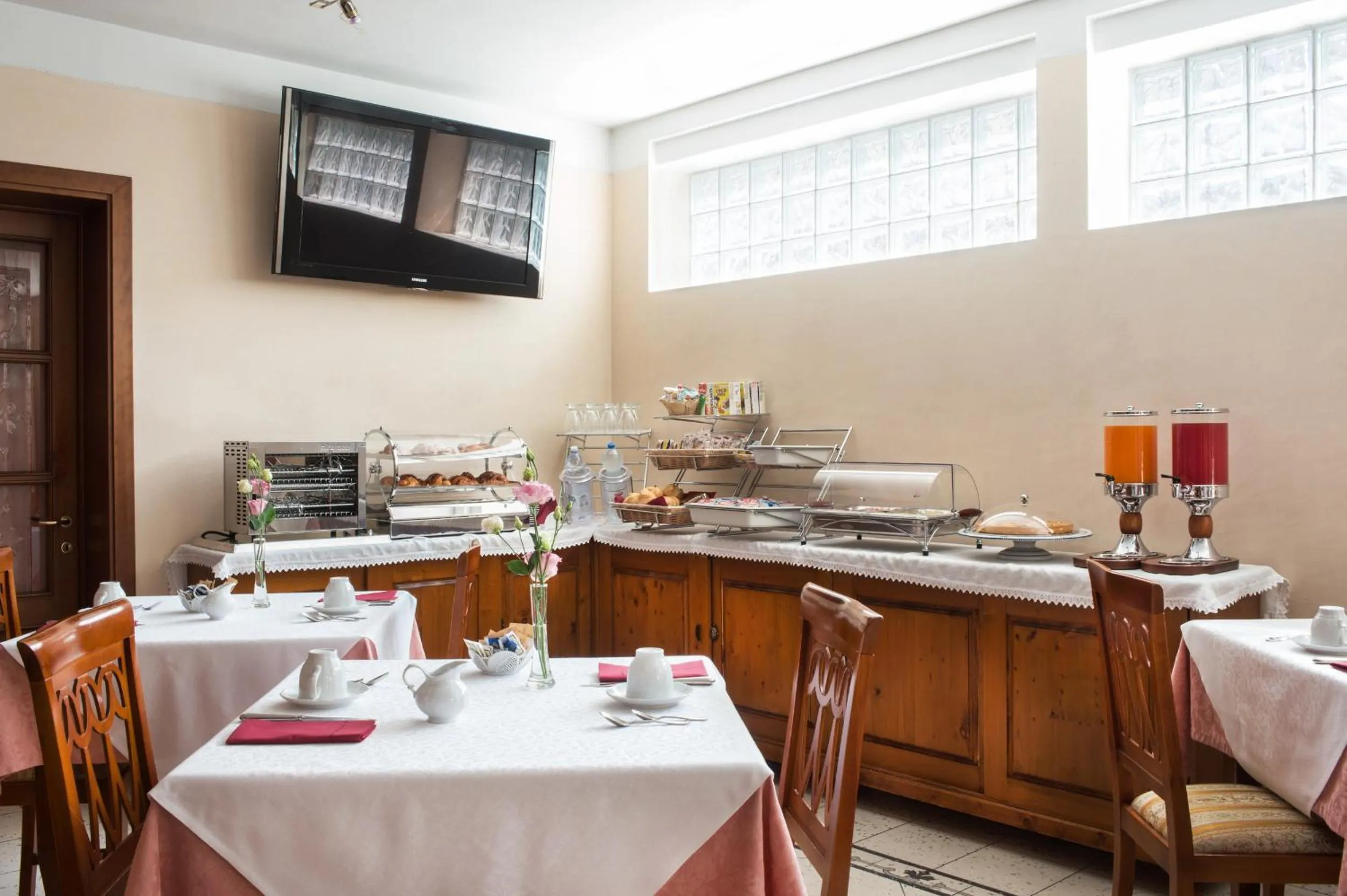 Restaurant/places to eat in Hotel La Villetta