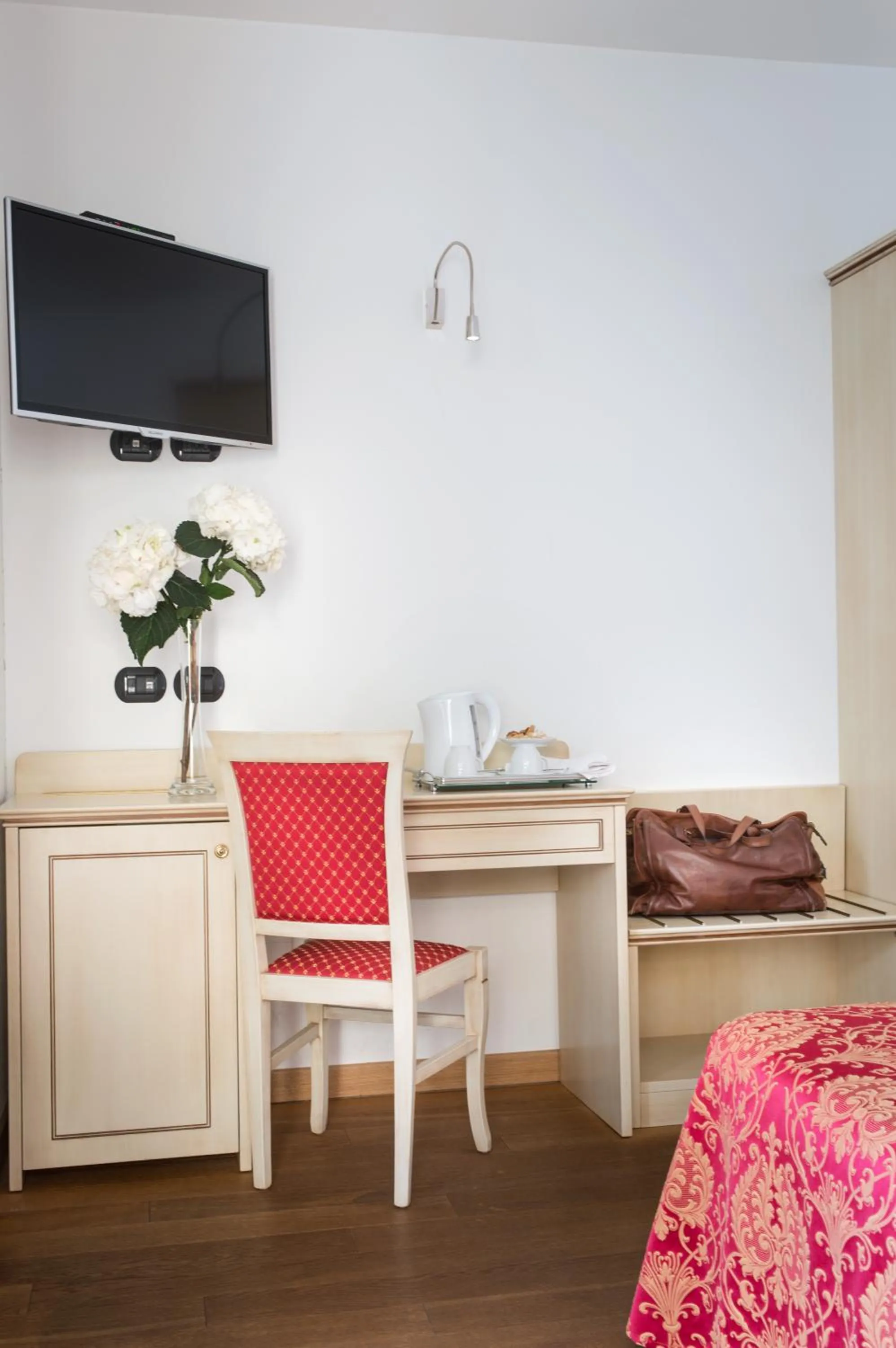 TV and multimedia, Bed in Hotel La Villetta